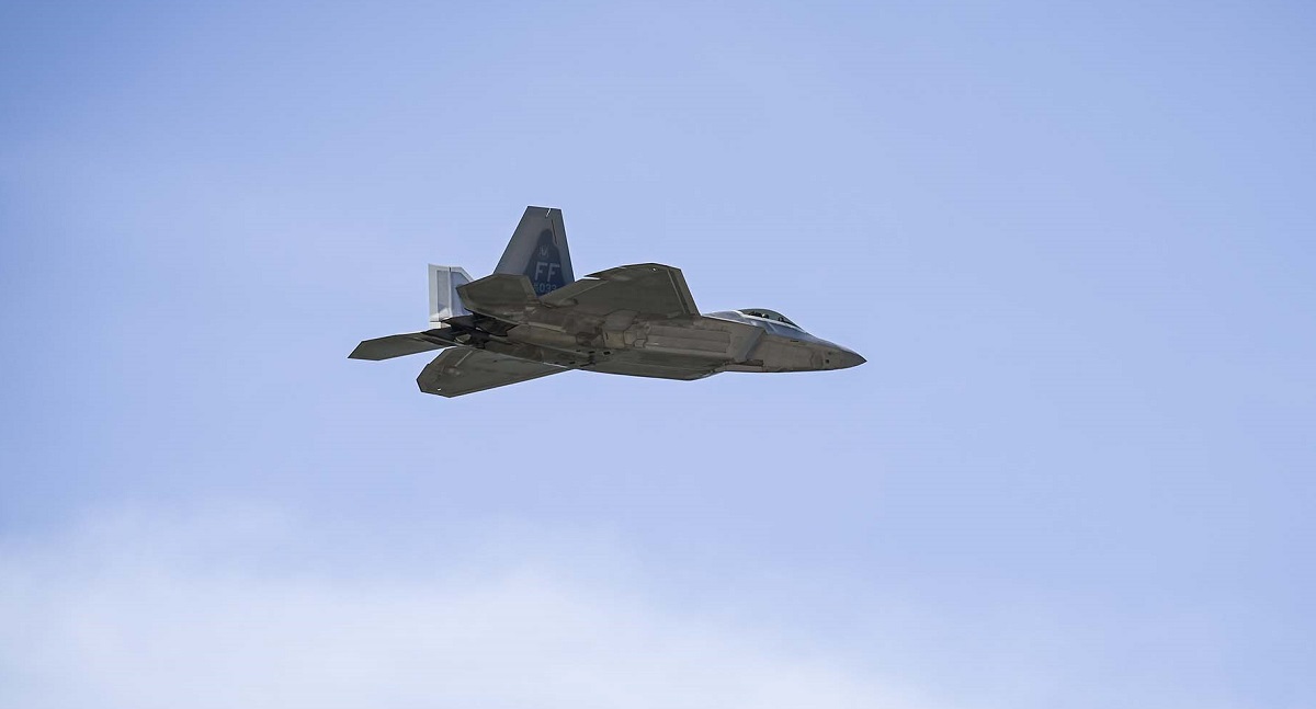 EE.UU. envía a Japón un grupo de cazas de quinta generación F-22 Raptor EE.UU. envía a Japón un grupo de cazas de quinta generación F-22 Raptor