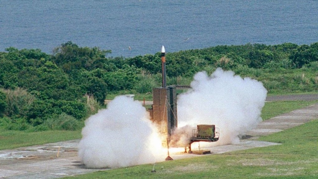 Taiwán ha desarrollado dos versiones modernizadas del sistema de misiles tierra-aire Sky Bow III para complementar el sistema Patriot e interceptar misiles a altitudes de hasta 100 km. Taiwán ha desarrollado dos versiones modernizadas del sistema de misiles tierra-aire Sky Bow III para complementar el sistema Patriot e interceptar misiles a altitudes de hasta 100 km.