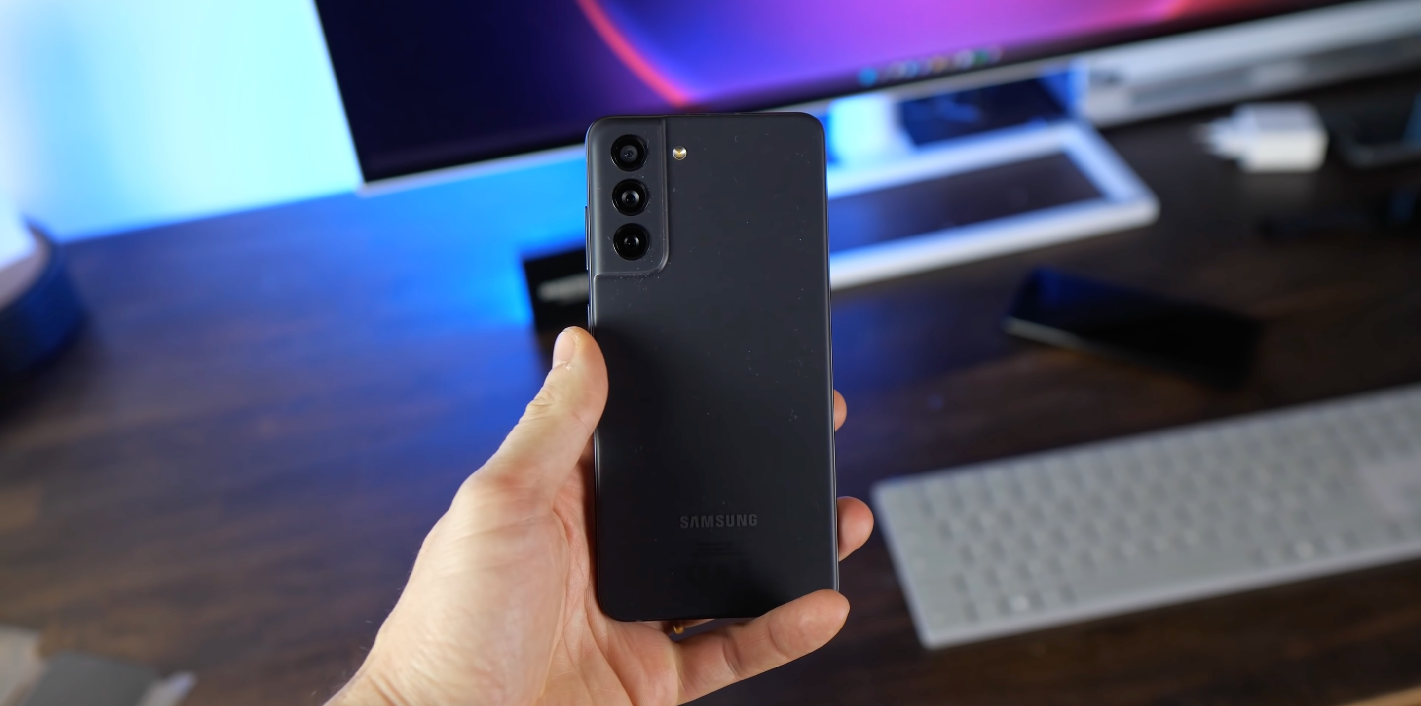 Samsung Galaxy S21 FE aún no se ha lanzado, pero ya ha aparecido en la red un unboxing de nuevos elementos Samsung Galaxy S21 FE aún no se ha lanzado, pero ya ha aparecido en la red un unboxing de nuevos elementos