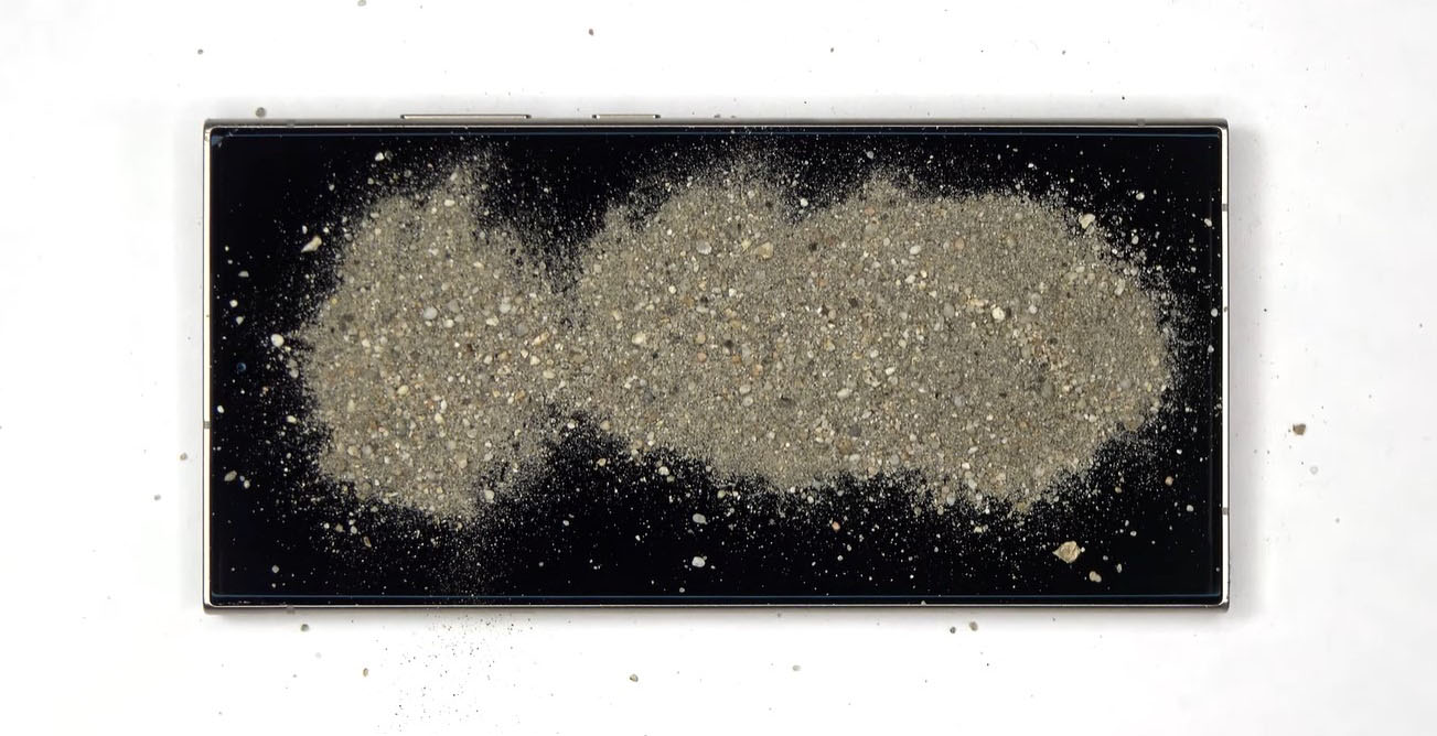 Caídas, arena y un taladro: el Samsung Galaxy S24 Ultra supera la prueba de durabilidad Caídas, arena y un taladro: el Samsung Galaxy S24 Ultra supera la prueba de durabilidad