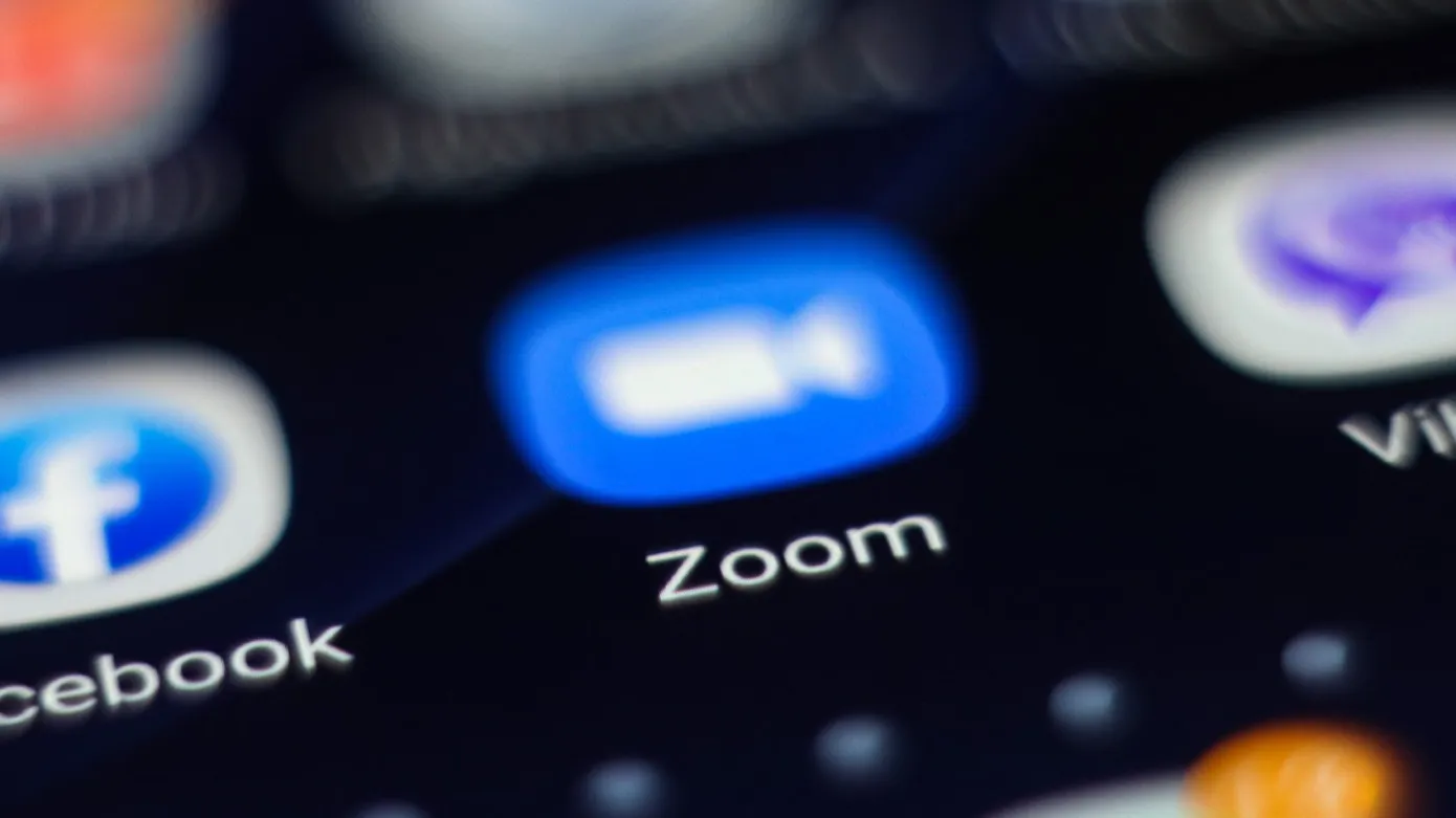 Zoom ha presentado una herramienta basada en inteligencia artificial que puede resumir reuniones y redactar mensajes Zoom ha presentado una herramienta basada en inteligencia artificial que puede resumir reuniones y redactar mensajes