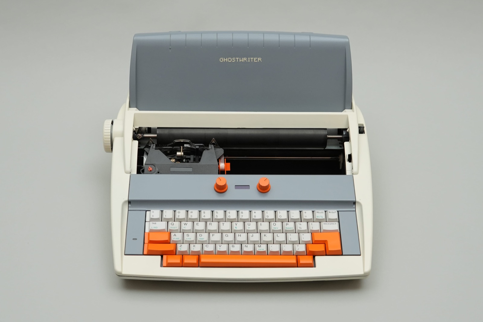 Un entusiasta ha creado Ghostwriter, una máquina de escribir con inteligencia artificial con la que puedes hablar Un entusiasta ha creado Ghostwriter, una máquina de escribir con inteligencia artificial con la que puedes hablar