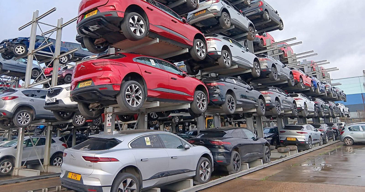 Qué ha sido del Jaguar I-Pace? La sorprendente historia de una matriculación en un desguace de coches Jaguar I-Pace: El legendario coche eléctrico ha encontrado un hogar en un vertedero.