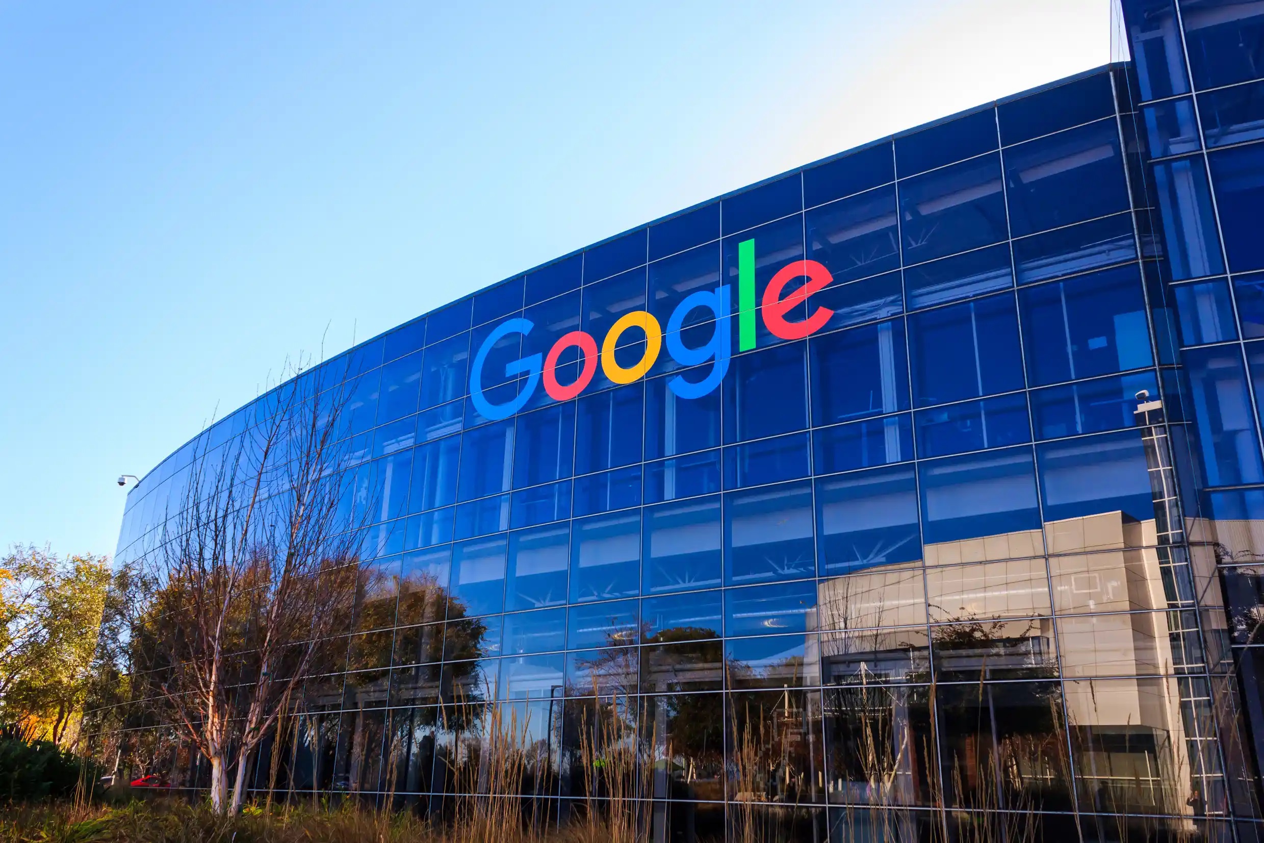 Google tendrá que pagar más de un millón de dólares a una empleada que acusó a la empresa de discriminación de género Google tendrá que pagar más de un millón de dólares a una empleada que acusó a la empresa de discriminación de género