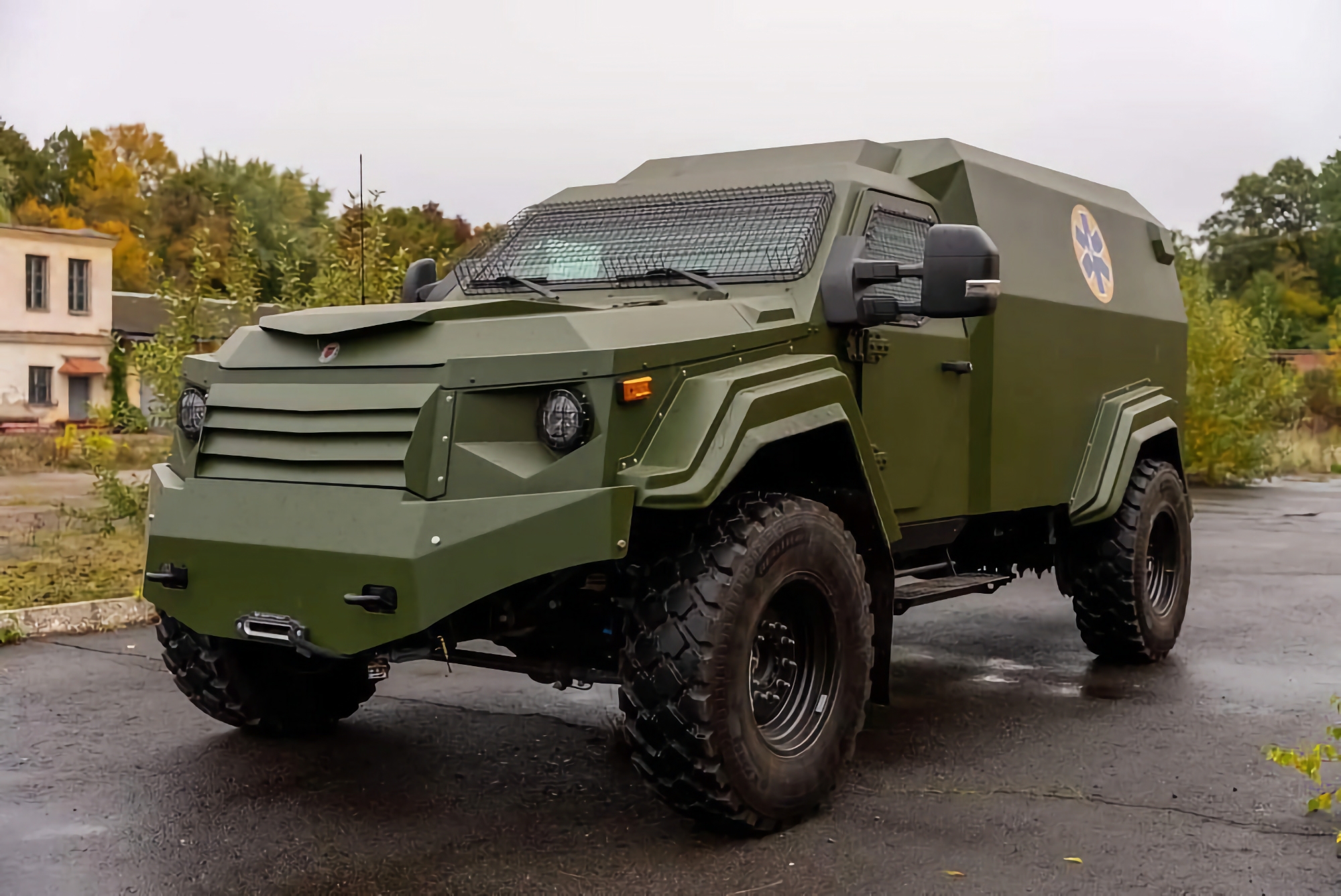 Las AFU recibieron un vehículo blindado Gurkha para la evacuación de soldados heridos, está construido sobre la base de Ford F-550 Super Duty Las AFU recibieron un vehículo blindado Gurkha para la evacuación de soldados heridos, está construido sobre la base de Ford F-550 Super Duty