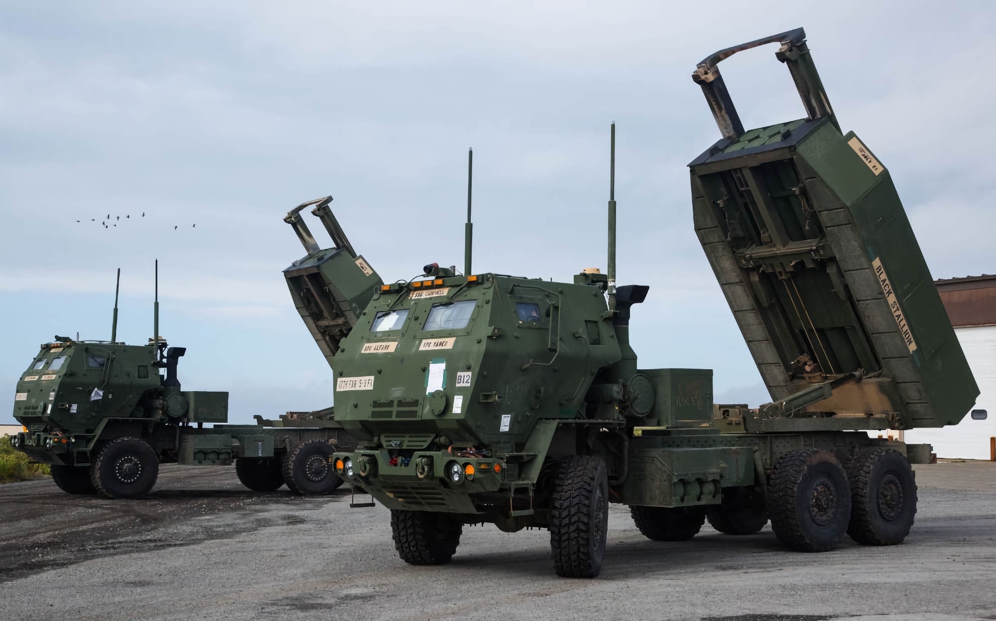 El trabajo del HIMARS MLRS: se encontraron fragmentos del cohete M31A1 GMRLS en el almacén ruso destruido a 45 km de la línea del frente El trabajo del HIMARS MLRS: se encontraron fragmentos del cohete M31A1 GMRLS en el almacén ruso destruido a 45 km de la línea del frente
