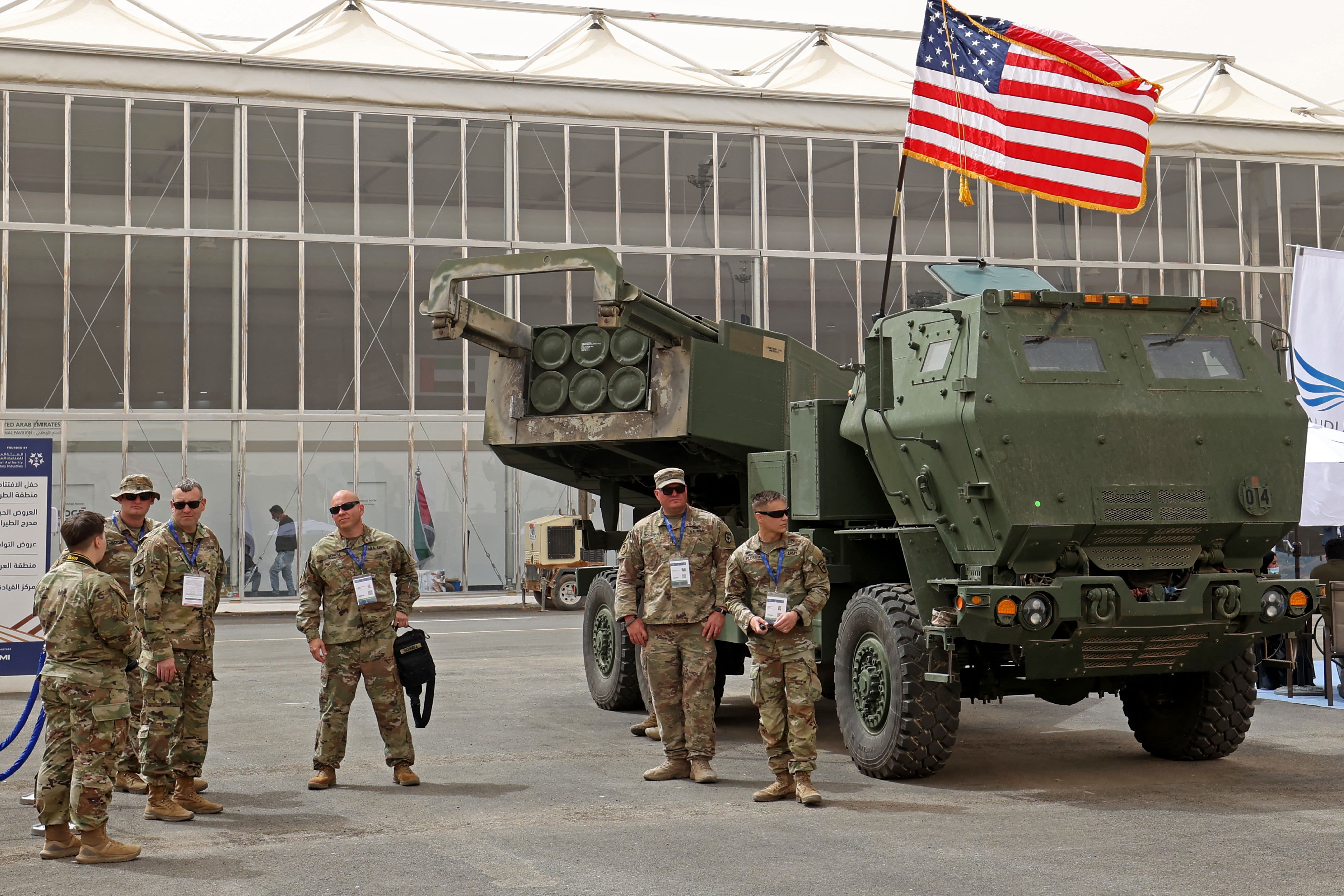 HIMARS, MANPADS Stinger, sistemas portátiles de defensa antiaérea TOW y proyectiles de artillería: EEUU entrega a Ucrania un nuevo paquete de armas por valor de 100 millones de dólares HIMARS, MANPADS Stinger, sistemas portátiles de defensa antiaérea TOW y proyectiles de artillería: EEUU entrega a Ucrania un nuevo paquete de armas por valor de 100 millones de dólares