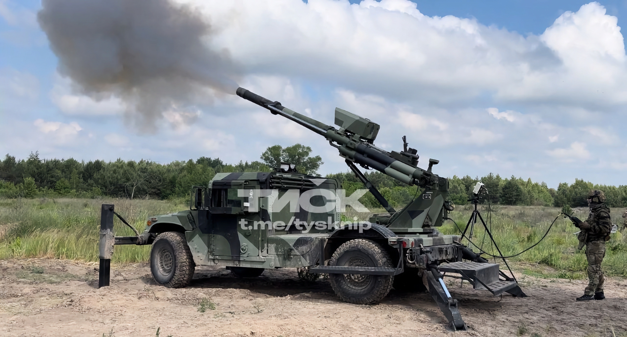 Ucrania recibe un obús Hawkeye experimental de 105 mm en un chasis HMMWV M1152 Ucrania recibe un obús Hawkeye experimental de 105 mm en un chasis HMMWV M1152