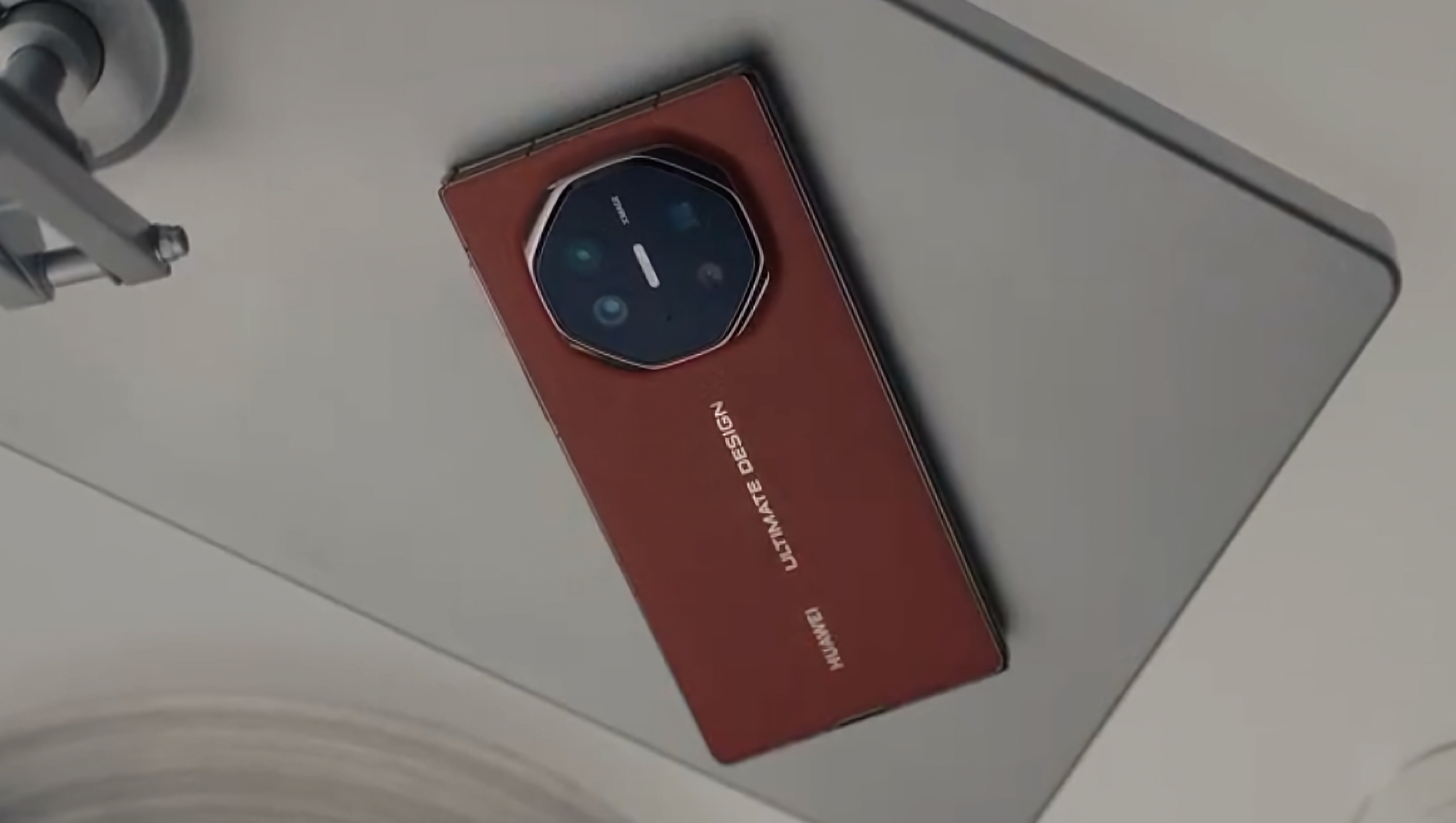 El smartphone triplemente plegable Huawei Mate XT tendrá un diseño al estilo del buque insignia Mate 60 RS Ultimate Design El smartphone triplemente plegable Huawei Mate XT tendrá un diseño al estilo del buque insignia Mate 60 RS Ultimate Design