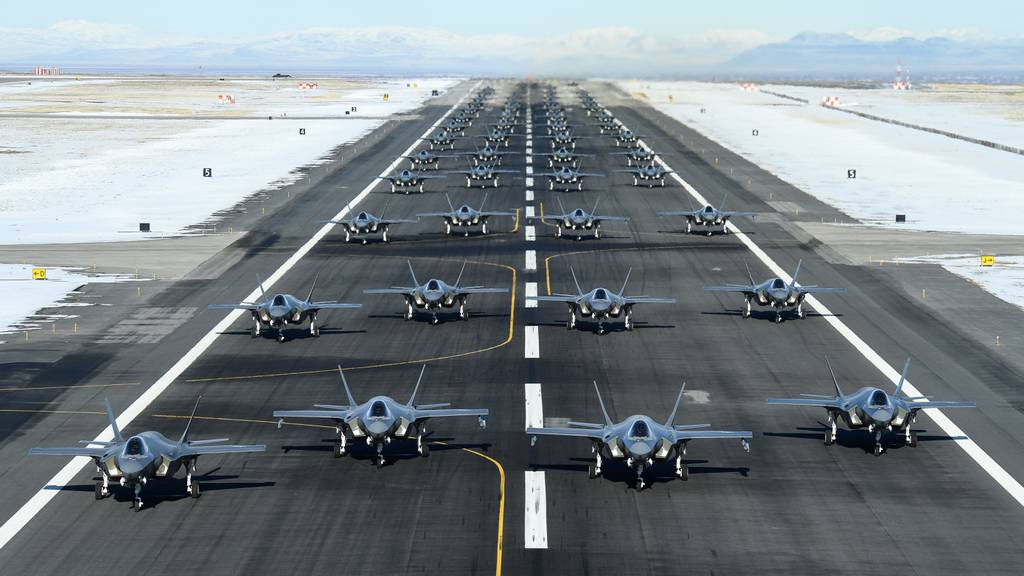 El F-35 Lightning II calmó a los cazas rusos Su-35 pero no consiguió que Irán detuviera sus acciones agresivas en el Golfo Pérsico El F-35 Lightning II calmó a los cazas rusos Su-35 pero no consiguió que Irán detuviera sus acciones agresivas en el Golfo Pérsico