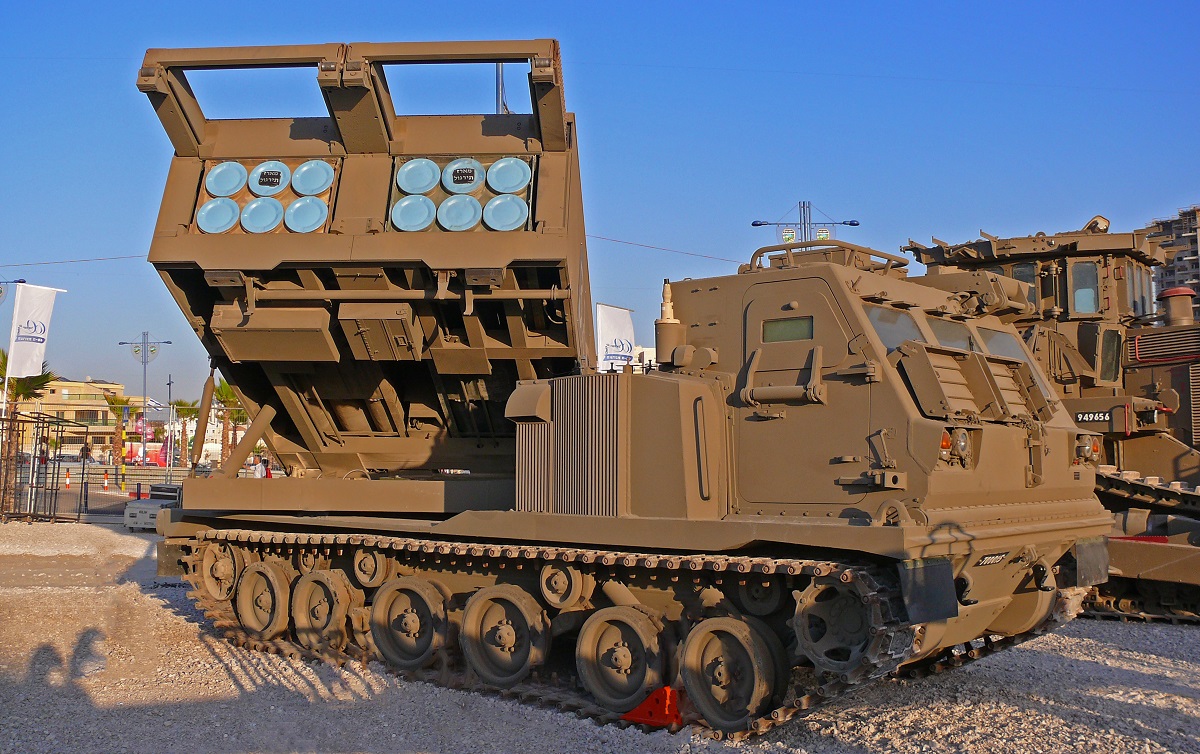 Ucrania recibirá de Italia seis obuses Panzerhaubitze 2000, dos sistemas de misiles M270 MLRS y vehículos blindados de transporte de personal M113 Ucrania recibirá de Italia seis obuses Panzerhaubitze 2000, dos sistemas de misiles M270 MLRS y vehículos blindados de transporte de personal M113