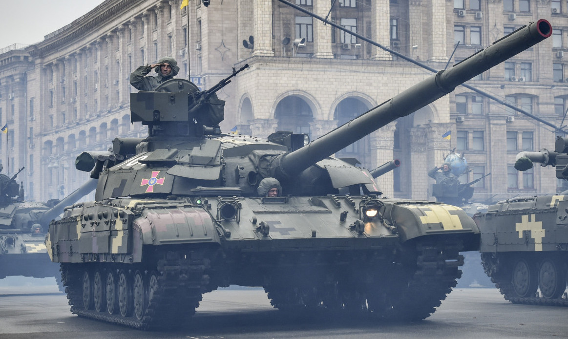 Un tanque T-64BM y un dron destruyen a las tropas rusas (vídeo) Un tanque T-64BM y un dron destruyen a las tropas rusas (vídeo)