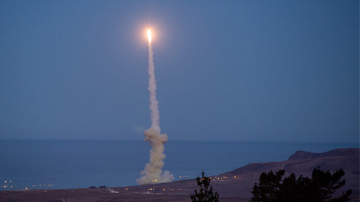 El interceptor GBI de nueva generación derriba con éxito un misil balístico de medio alcance El interceptor GBI de nueva generación derriba con éxito un misil balístico de medio alcance