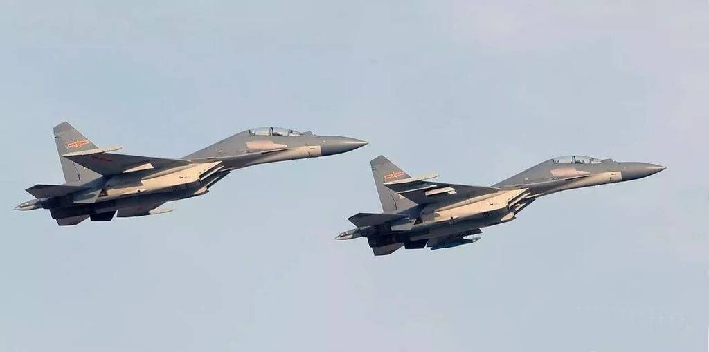 China envió 42 cazas J-10, J-11, J-16, Su-30 y un dron estratégico CH-4 a la zona de detección de defensa aérea de Taiwán China envió 42 cazas J-10, J-11, J-16, Su-30 y un dron estratégico CH-4 a la zona de detección de defensa aérea de Taiwán