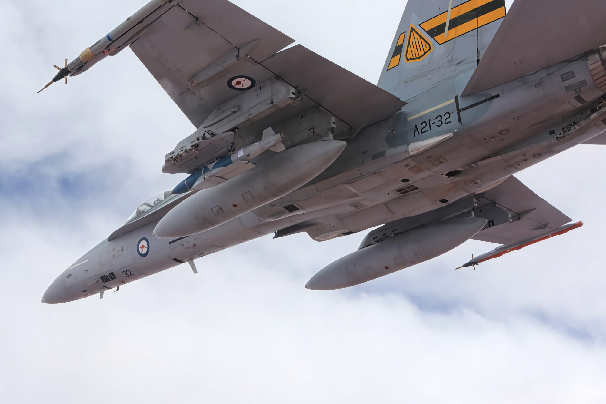 Medios de comunicación: Las Fuerzas Armadas ucranianas ya utilizan bombas de aviación inteligentes JDAM-ER con un alcance de 72,5 km. Medios de comunicación: Las Fuerzas Armadas ucranianas ya utilizan bombas de aviación inteligentes JDAM-ER con un alcance de 72,5 km.
