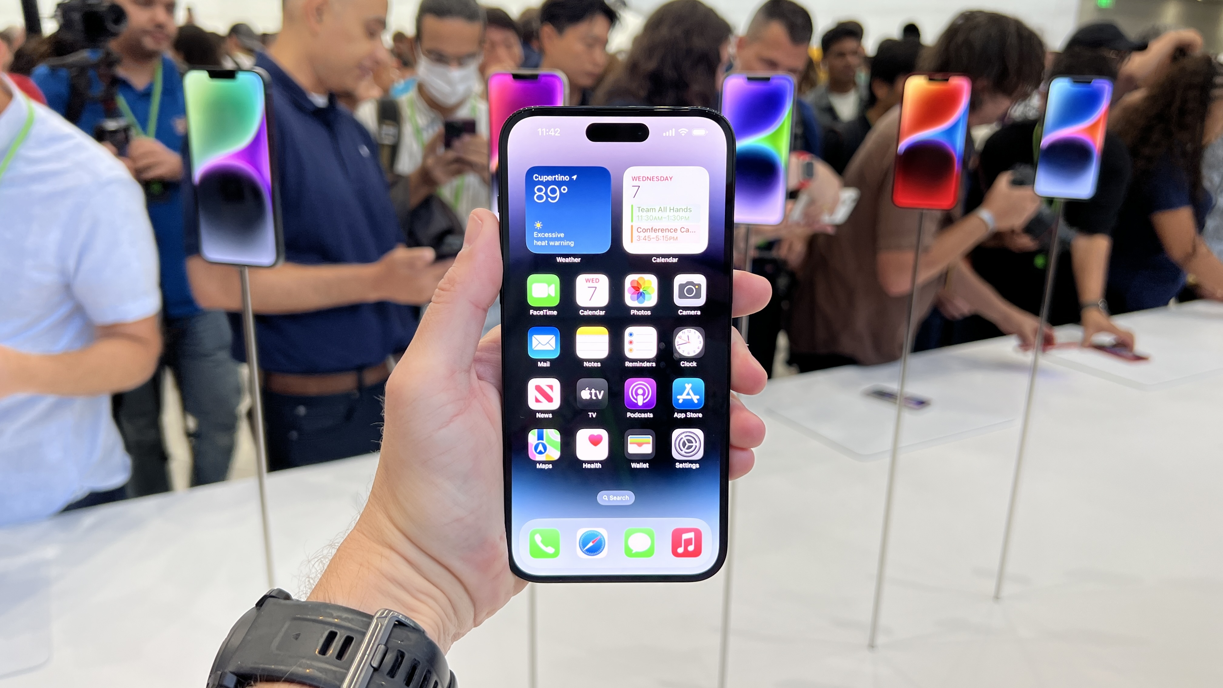 Los chinos eligen iPhones caros: la cuota del iPhone 14 Pro y Pro Max en los pedidos anticipados fue del 85%. Los chinos eligen iPhones caros: la cuota del iPhone 14 Pro y Pro Max en los pedidos anticipados fue del 85%.