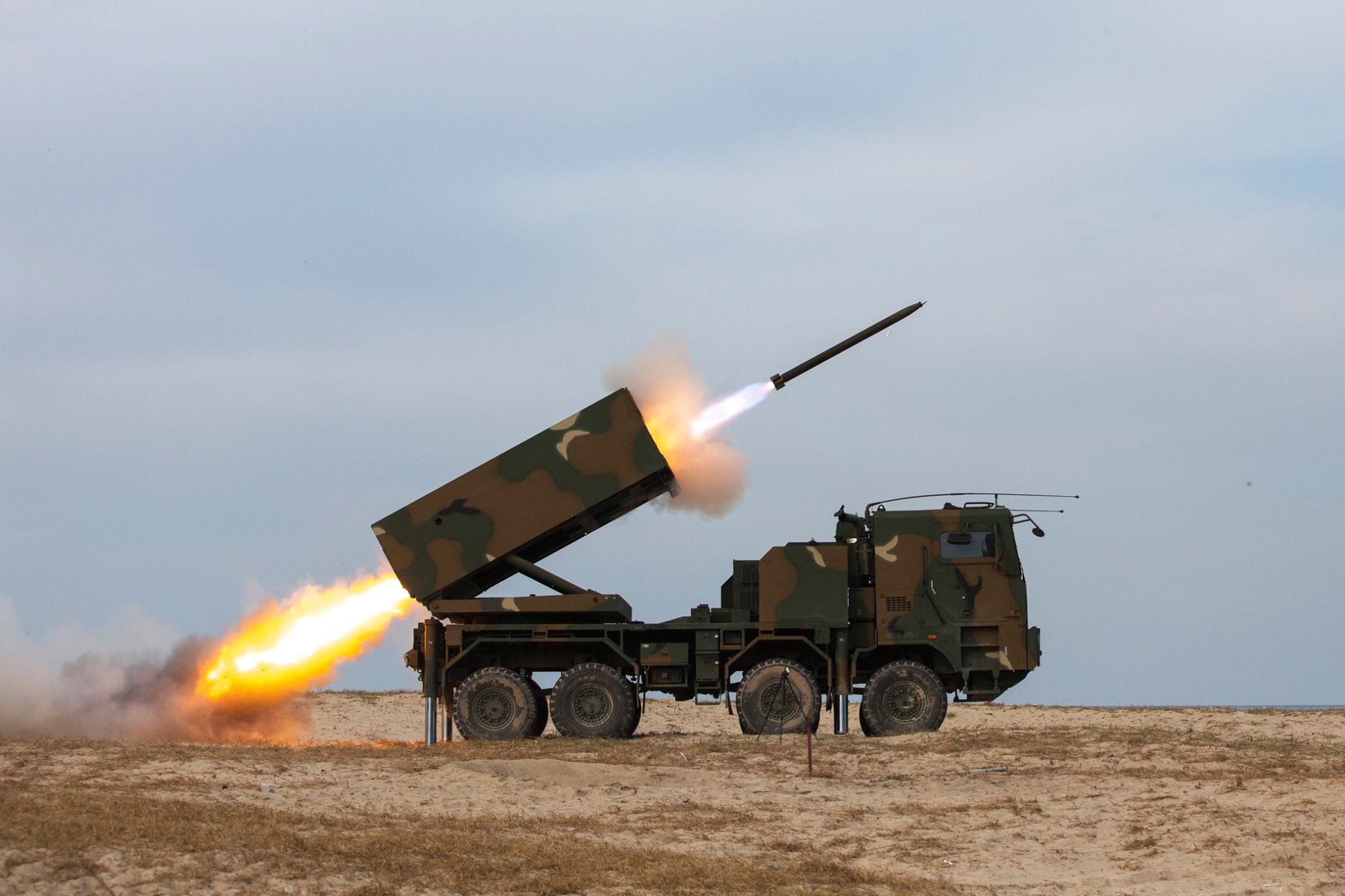 Análogo al HIMARS: Polonia firmó un contrato para comprar 288 MLRS coreanos K239 Chunmoo Análogo al HIMARS: Polonia firmó un contrato para comprar 288 MLRS coreanos K239 Chunmoo