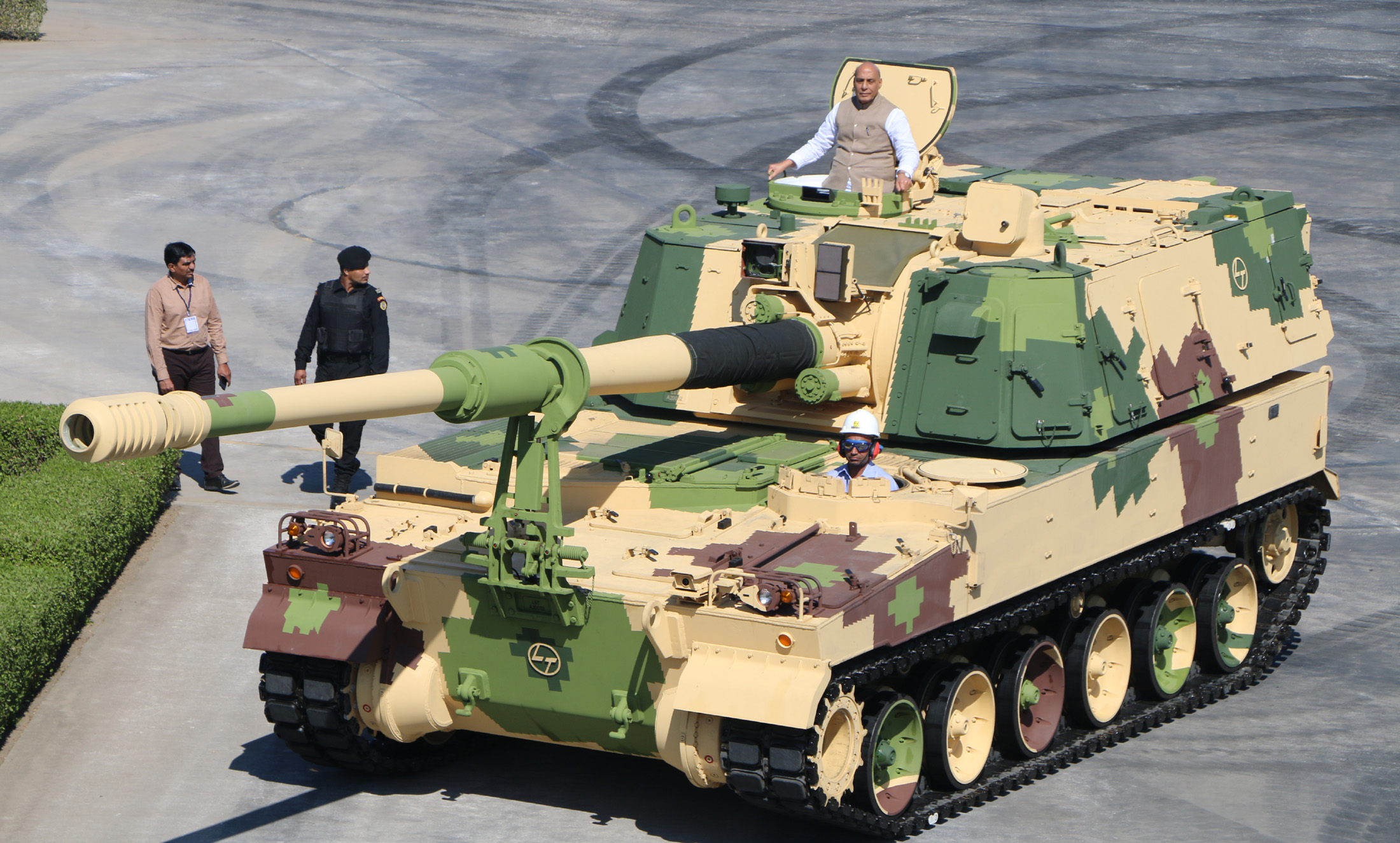 Una mirada al interior: La maravilla de ingeniería del obús autopropulsado K9 Vajra-T Exploración de las capacidades del K9 Vajra-T: La potencia de artillería avanzada de la India