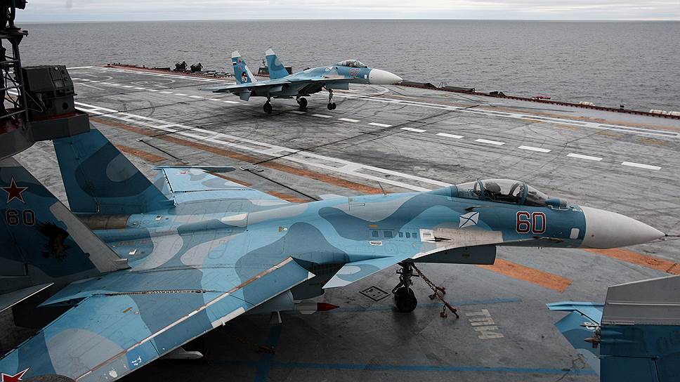 Los rusos han mostrado por primera vez en vídeo un caza Su-33 en cubierta segundos después de estrellarse en el mar Mediterráneo cuando intentaba aterrizar en el portaaviones Admiral Kuznetsov Los rusos han mostrado por primera vez en vídeo un caza Su-33 en cubierta segundos después de estrellarse en el mar Mediterráneo cuando intentaba aterrizar en el portaaviones Admiral Kuznetsov
