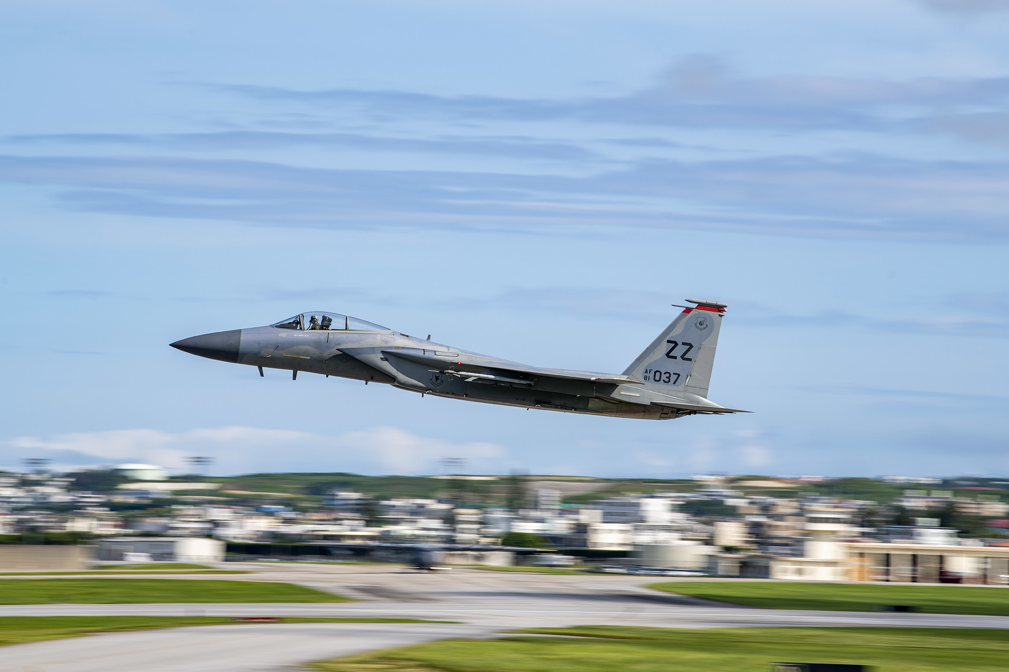 Junto con los 42 aviones de ataque A-10 Thunderbolt II, las Fuerzas Aéreas estadounidenses retirarán 57 cazas F-15 C/D Eagle que serán sustituidos por los F-35 Lightning II y F-15EX Eagle II. Junto con los 42 aviones de ataque A-10 Thunderbolt II, las Fuerzas Aéreas estadounidenses retirarán 57 cazas F-15 C/D Eagle que serán sustituidos por los F-35 Lightning II y F-15EX Eagle II.