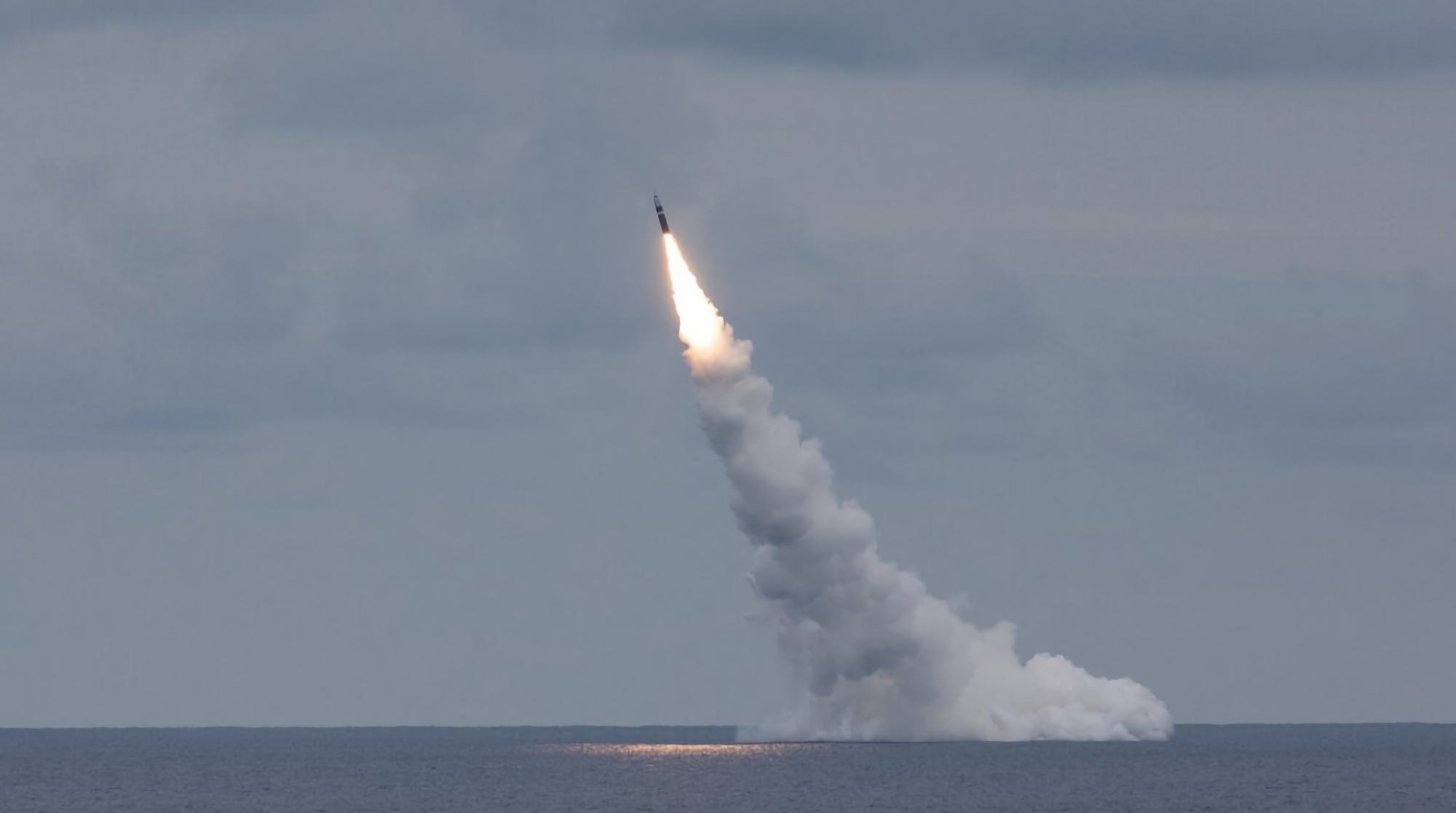 Las fuerzas de defensa aérea ucranianas derriban dos misiles de crucero Kalibr por valor de casi 2.000.000 de dólares disparados desde un submarino ruso en el Mar Negro Las fuerzas de defensa aérea ucranianas derriban dos misiles de crucero Kalibr por valor de casi 2.000.000 de dólares disparados desde un submarino ruso en el Mar Negro