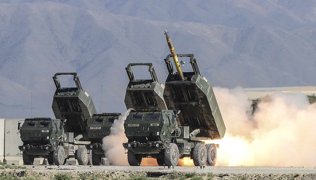 El avión no tripulado EOS C VTOL ayudó al sistema de misiles HIMARS M142 a destruir un sistema ruso de misiles tierra-aire Buk. El avión no tripulado EOS C VTOL ayudó al sistema de misiles HIMARS M142 a destruir un sistema ruso de misiles tierra-aire Buk.