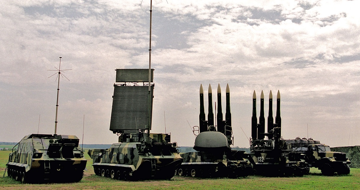 Drones kamikazes ucranianos atacaron un sistema ruso de misiles tierra-aire Buk: el lanzador, la lanzadera y la estación de detección de objetivos fueron destruidos Drones kamikazes ucranianos atacaron un sistema ruso de misiles tierra-aire Buk: el lanzador, la lanzadera y la estación de detección de objetivos fueron destruidos