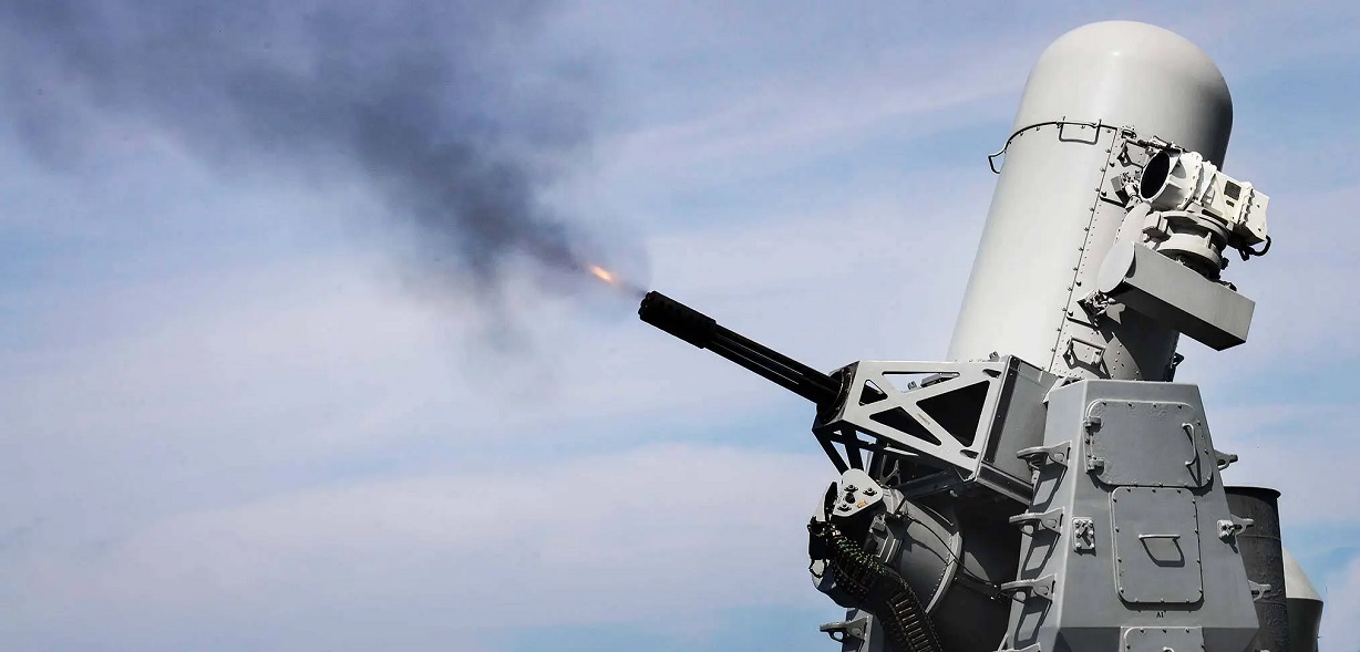 Marineros estadounidenses muestran un divertido y espeluznante vídeo de comunicación con el siniestro sistema antiaéreo Mark 15 Phalanx CIWS, que apuntó a un avión Boeing 737 en sobrevuelo Marineros estadounidenses muestran un divertido y espeluznante vídeo de comunicación con el siniestro sistema antiaéreo Mark 15 Phalanx CIWS, que apuntó a un avión Boeing 737 en sobrevuelo