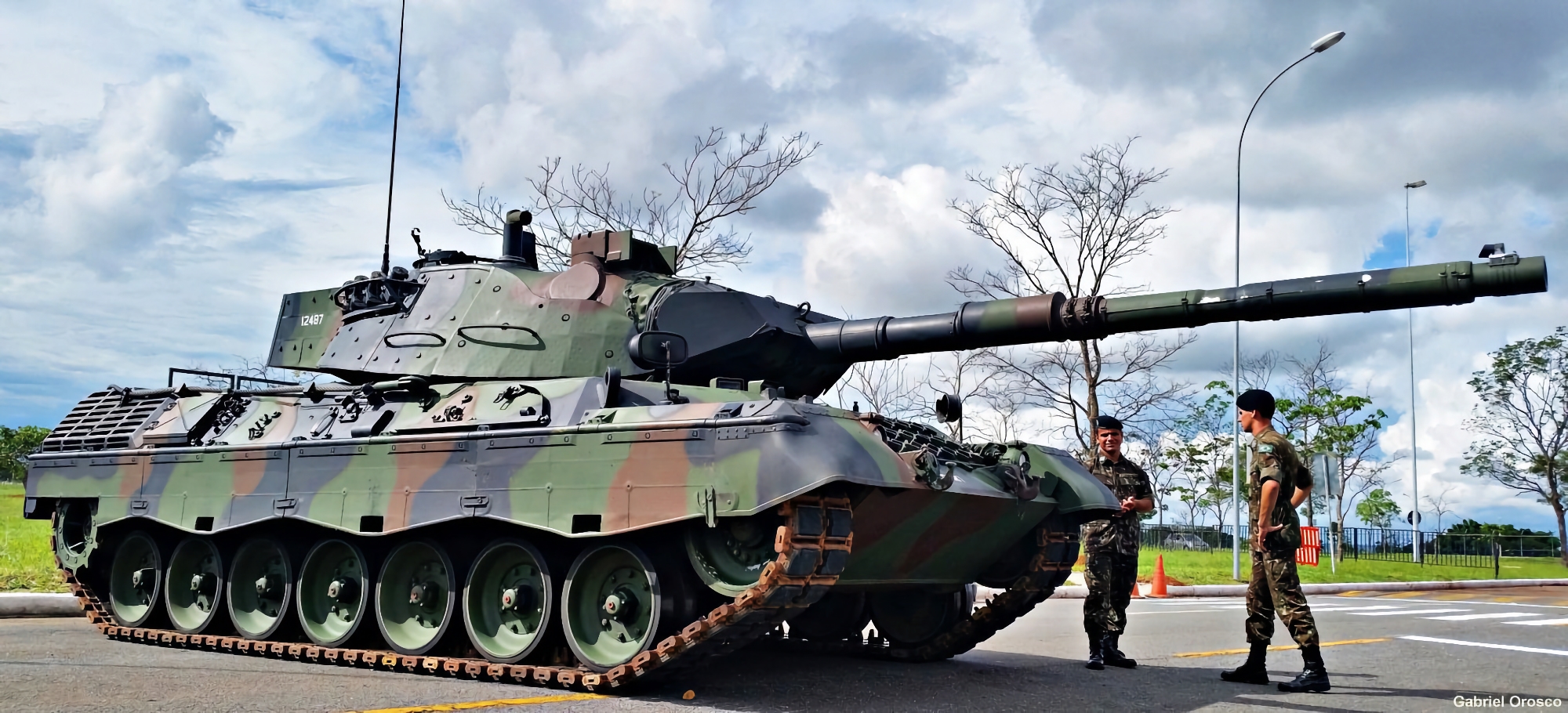 Krauss-Maffei Wegmann comienza a preparar tanques Leopard 1A5 para las Fuerzas Armadas Ucranianas Krauss-Maffei Wegmann comienza a preparar tanques Leopard 1A5 para las Fuerzas Armadas Ucranianas
