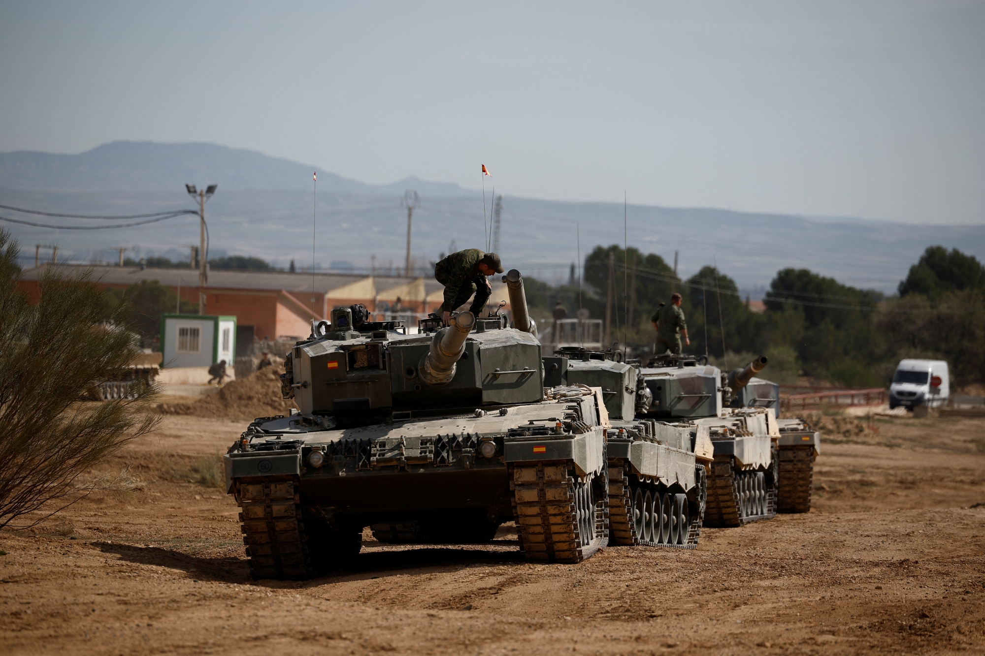Tanques Leopard 2A4, misiles para Patriot y otras armas: España transferirá a Ucrania ayuda militar por valor de 1.000 millones de euros antes de fin de año Tanques Leopard 2A4, misiles para Patriot y otras armas: España transferirá a Ucrania ayuda militar por valor de 1.000 millones de euros antes de fin de año