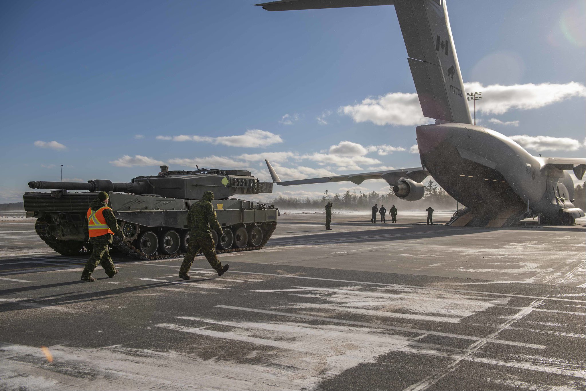 El primero en partir: Un avión de las Fuerzas Aéreas sale de Canadá con un carro de combate Leopard 2 para Ucrania El primero en partir: Un avión de las Fuerzas Aéreas sale de Canadá con un carro de combate Leopard 2 para Ucrania