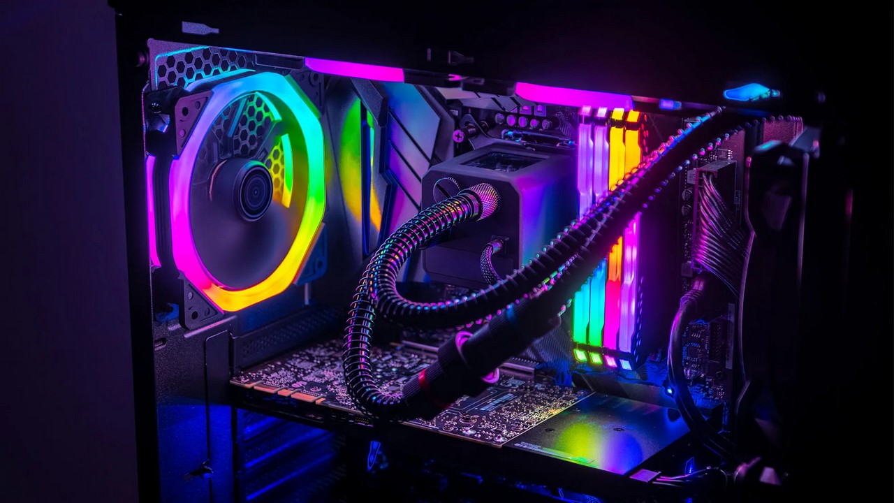 5 componentes informáticos con iluminación RGB 5 componentes informáticos con iluminación RGB