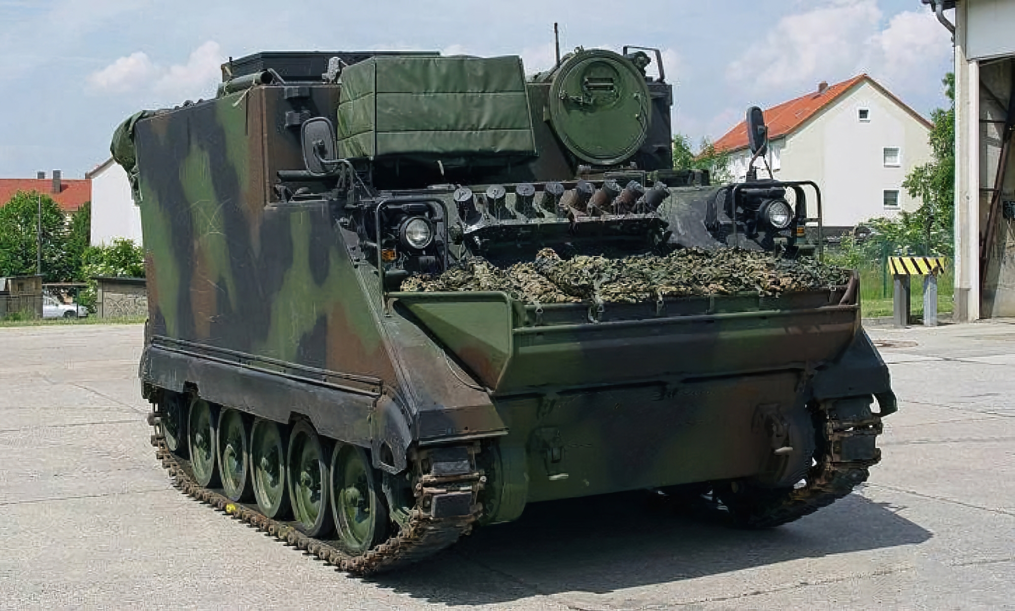 Las AFU recibieron de Lituania un nuevo lote de vehículos de mando y estado mayor M577 basados en vehículos blindados de transporte de tropas M113. Las AFU recibieron de Lituania un nuevo lote de vehículos de mando y estado mayor M577 basados en vehículos blindados de transporte de tropas M113.