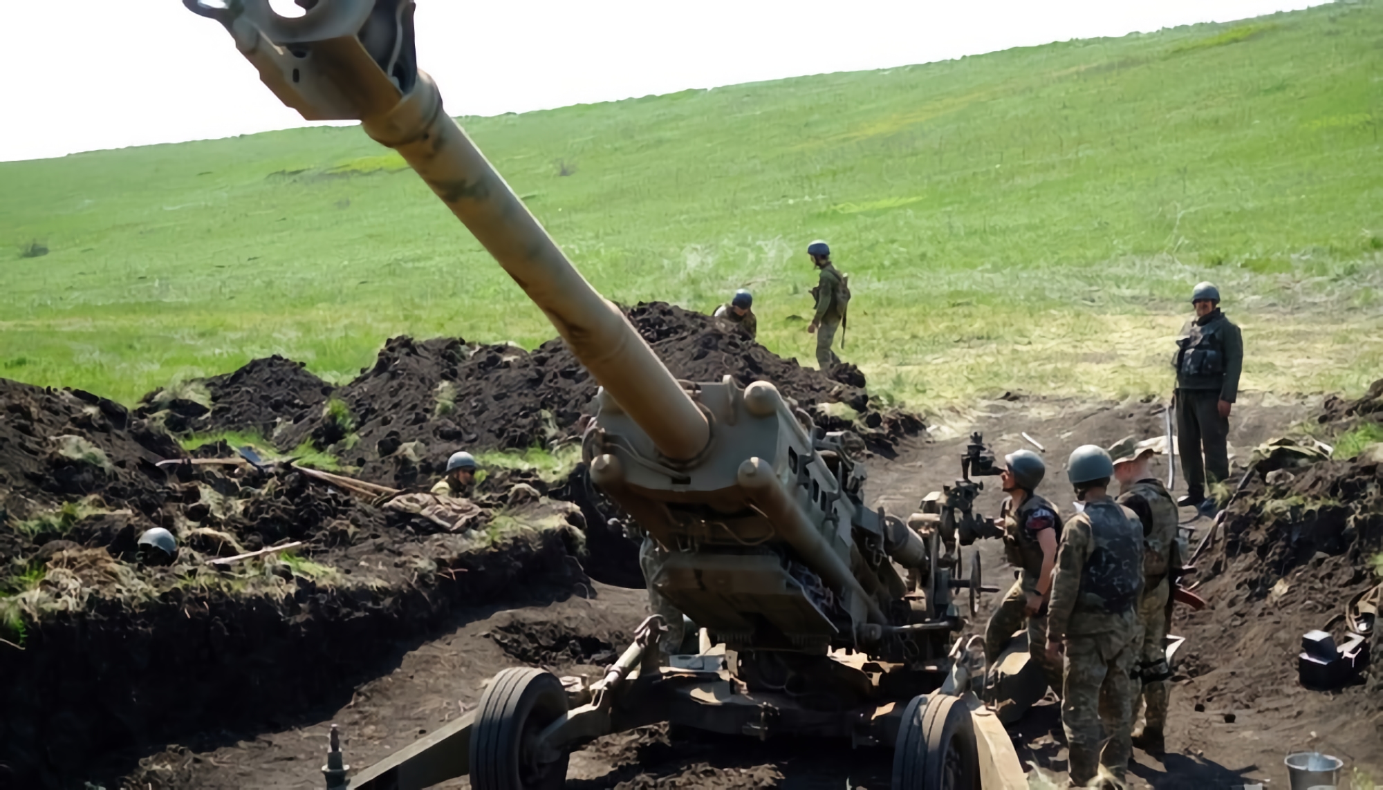 La VSU mostró cómo destruyó un BMP-2, un camión y munición utilizando un dron y un obús M777 de 155 mm (vídeo) La VSU mostró cómo destruyó un BMP-2, un camión y munición utilizando un dron y un obús M777 de 155 mm (vídeo)
