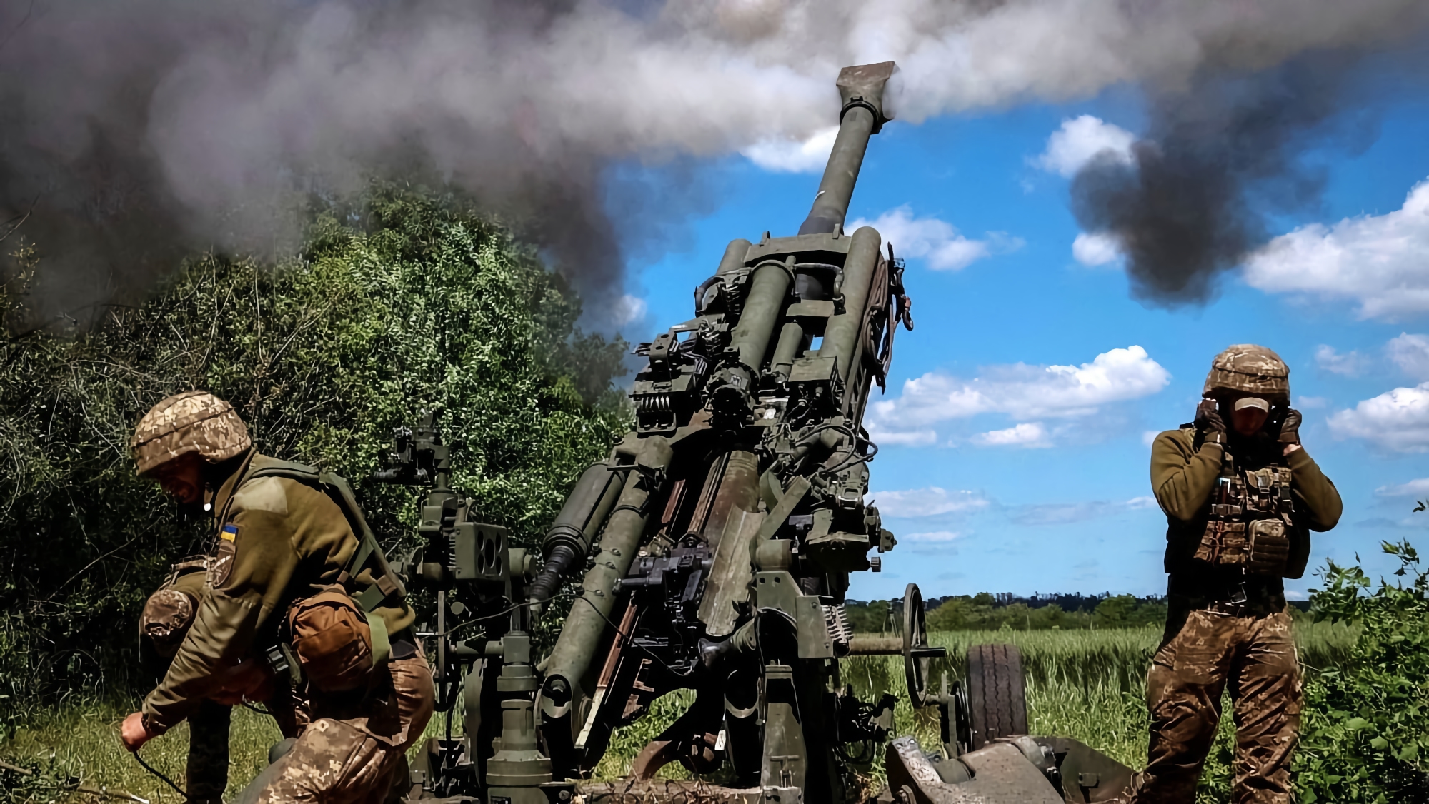 Las Fuerzas Armadas de Ucrania con la ayuda de obuses M777 destruyeron un tanque ruso (video) Las Fuerzas Armadas de Ucrania con la ayuda de obuses M777 destruyeron un tanque ruso (video)