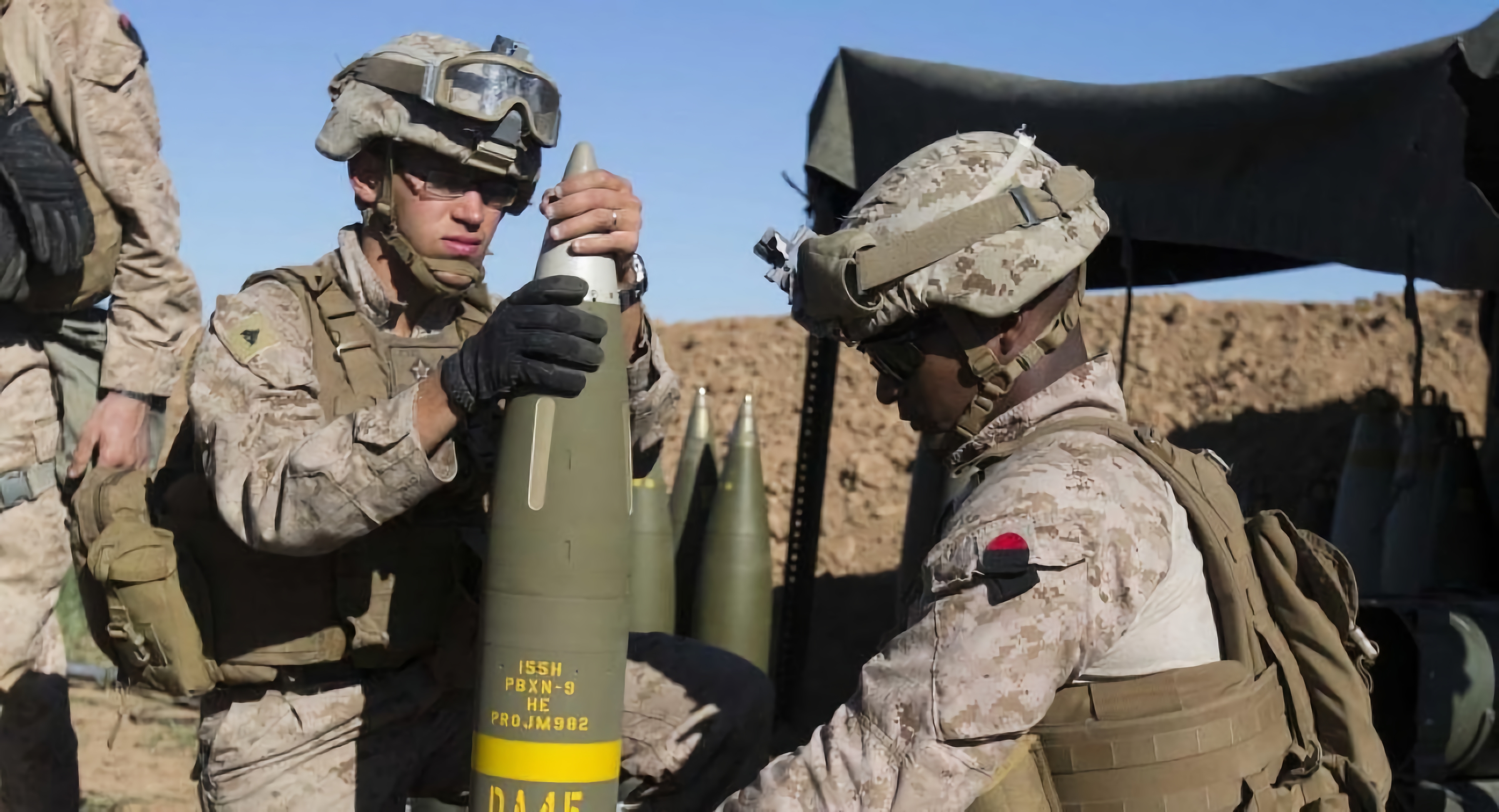 Ucrania recibió 900 misiles guiados por GPS de alta precisión M982 Excalibur por un importe de 92 millones de dólares, gracias a ellos los obuses M777A2 y SAU PzH 2000 pueden disparar hasta 40,5 km con una precisión de 2 metros