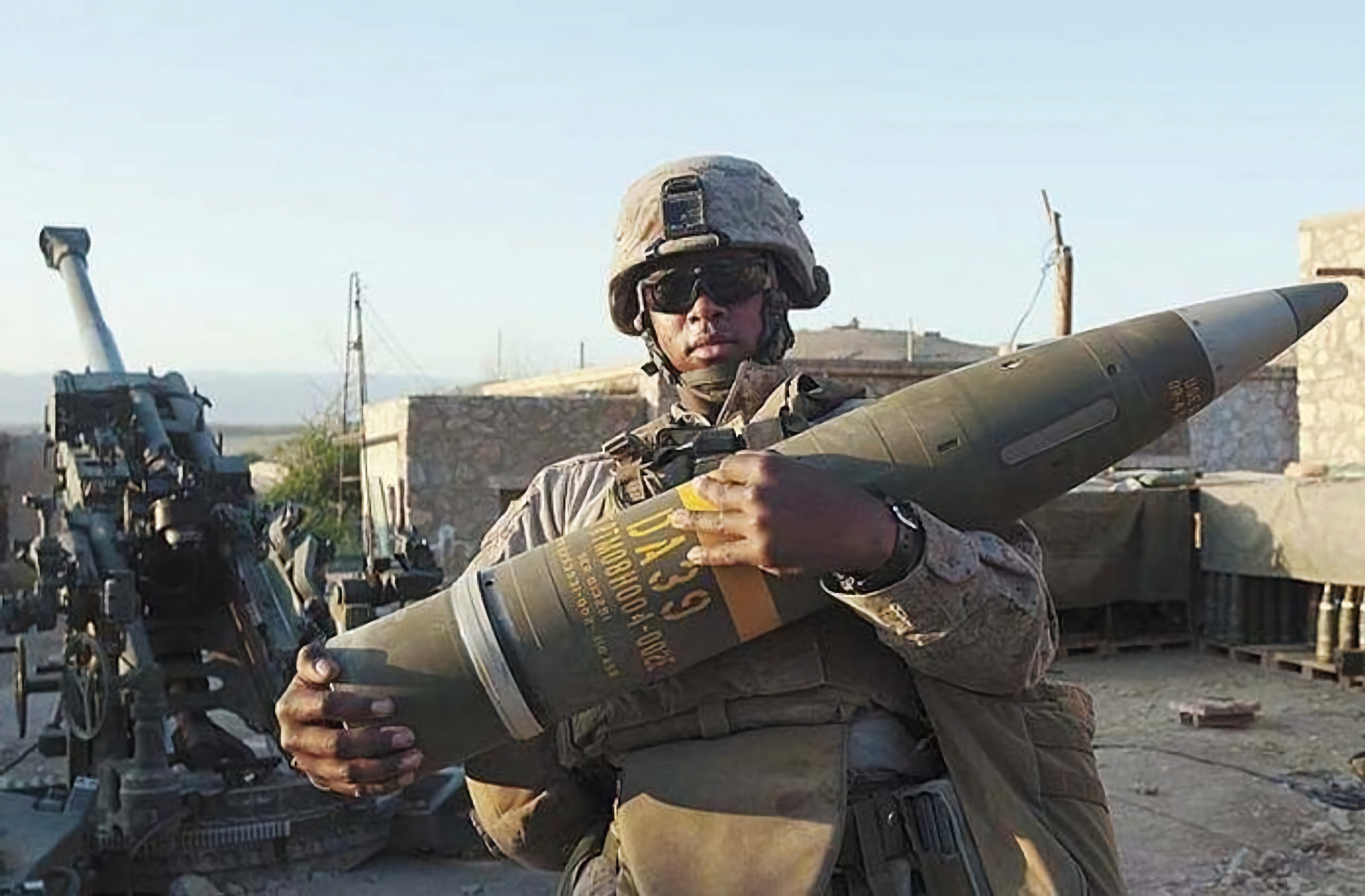 Contrato por valor de 20.000.000 de euros: El Ejército español adquiere munición de alta precisión M982 Excalibur para artillería de 155 mm que puede alcanzar objetivos situados a una distancia de hasta 40,5 km. Contrato por valor de 20.000.000 de euros: El Ejército español adquiere munición de alta precisión M982 Excalibur para artillería de 155 mm que puede alcanzar objetivos situados a una distancia de hasta 40,5 km.