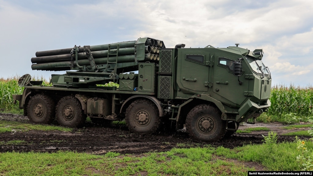 Los medios de comunicación muestran el funcionamiento de los raros MLRS Bureviy de Ucrania en el frente, pueden disparar hasta 65 km (vídeo) Los medios de comunicación muestran el funcionamiento de los raros MLRS Bureviy de Ucrania en el frente, pueden disparar hasta 65 km (vídeo)