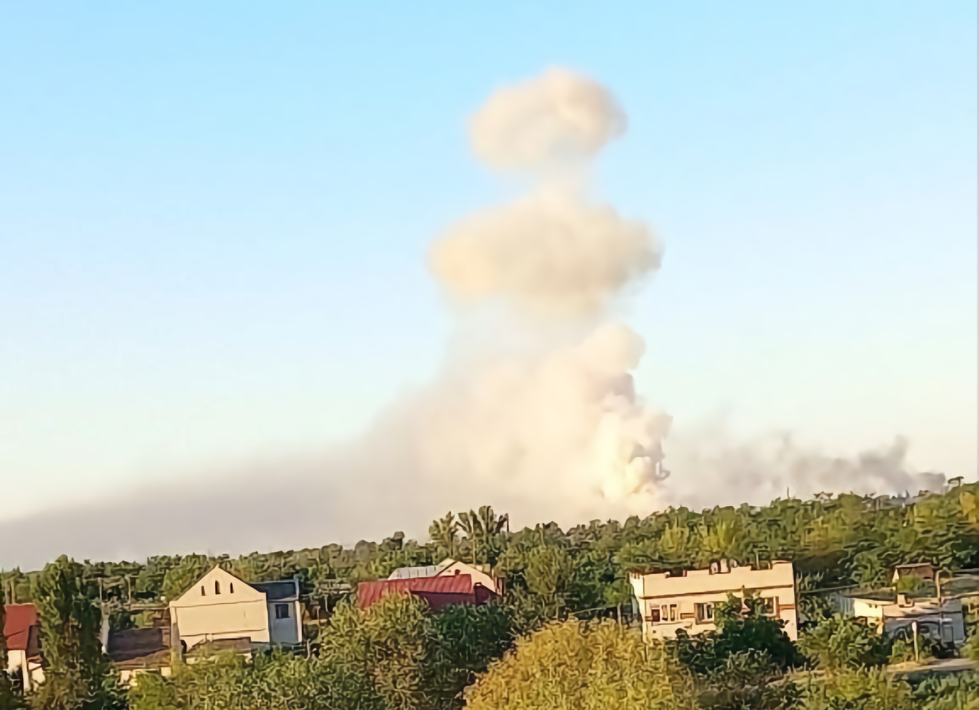 Funcionamiento del MLRS M270 o HIMARS: voladura del depósito de municiones de los ocupantes en Nova Kakhovka Funcionamiento del MLRS M270 o HIMARS: voladura del depósito de municiones de los ocupantes en Nova Kakhovka