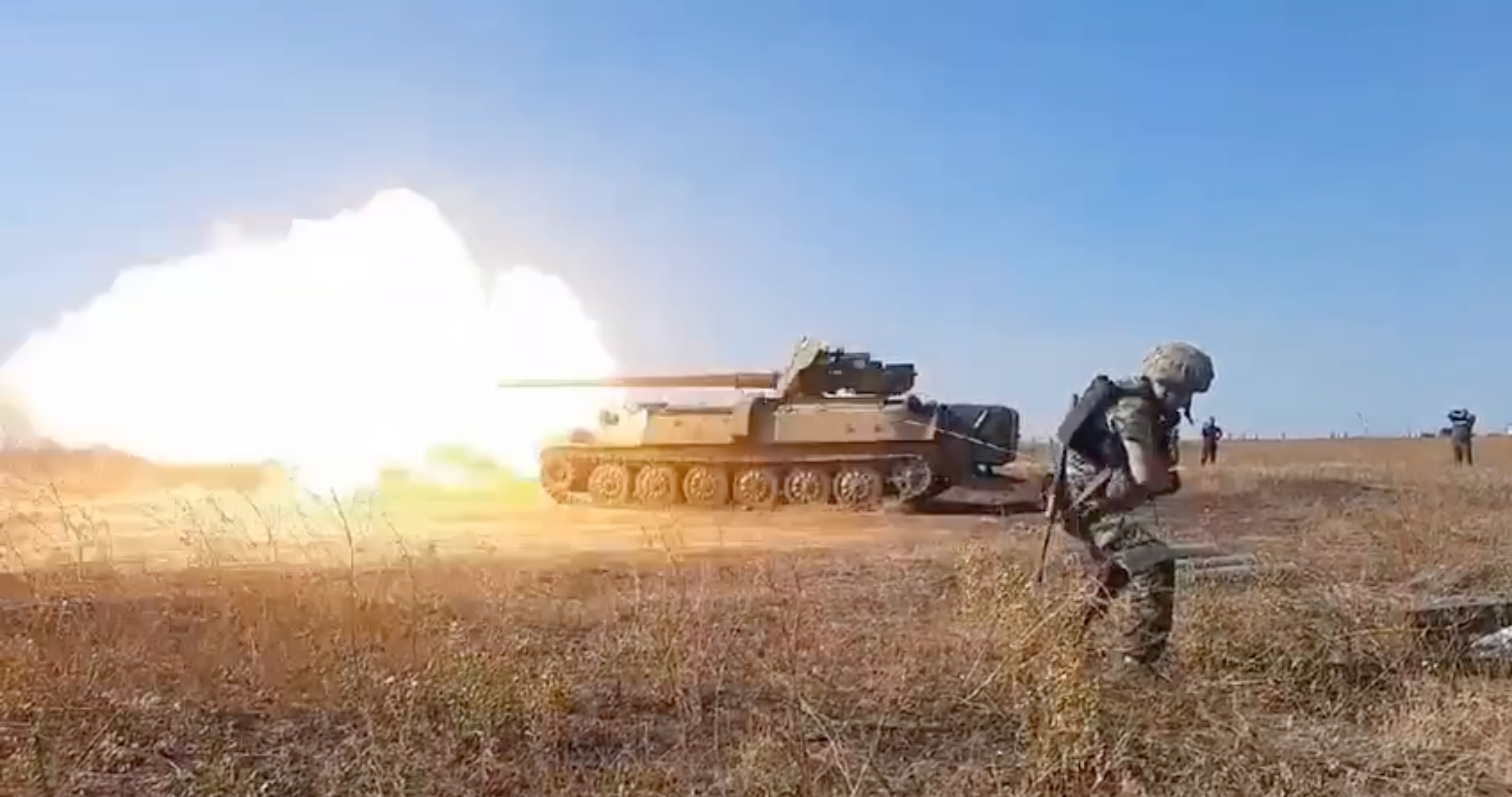 SAU casero: cañón MT-12 Rapira de 100 mm montado por las AFU en una MT-LB (vídeo) SAU casero: cañón MT-12 Rapira de 100 mm montado por las AFU en una MT-LB (vídeo)