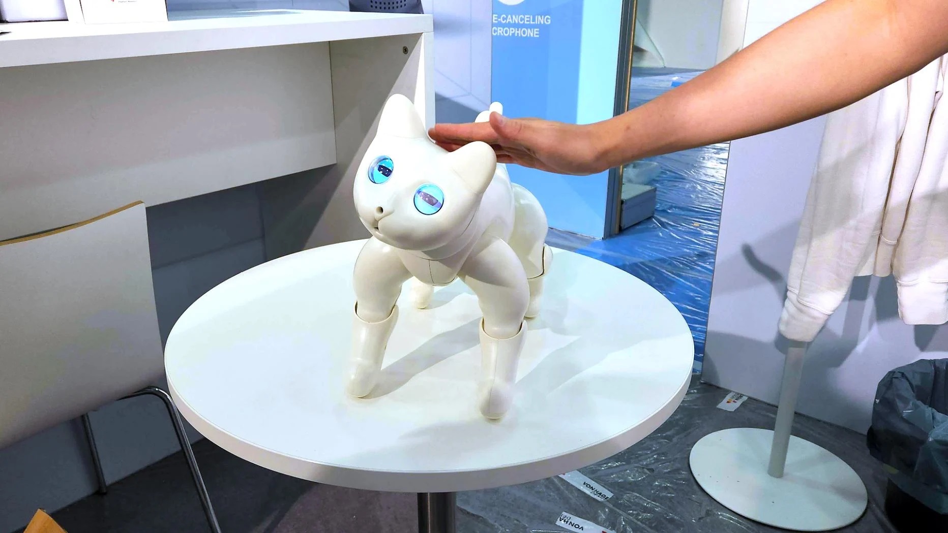 En la IFA 2022, mostraron MarsCat, un gato robot de peluche que siente el tacto, responde a las voces y juega con juguetes En la IFA 2022, mostraron MarsCat, un gato robot de peluche que siente el tacto, responde a las voces y juega con juguetes