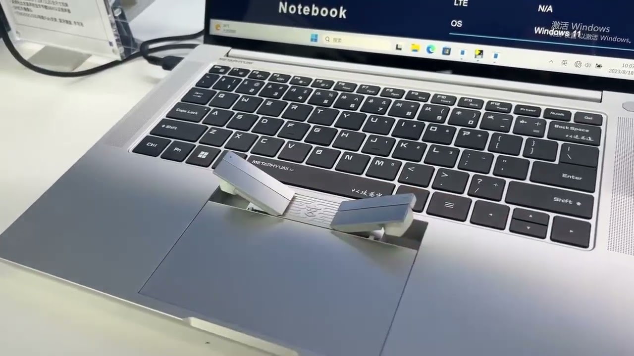 2 en 1: una empresa china presenta un portátil con auriculares inalámbricos integrados en el panel táctil 2 en 1: una empresa china presenta un portátil con auriculares inalámbricos integrados en el panel táctil