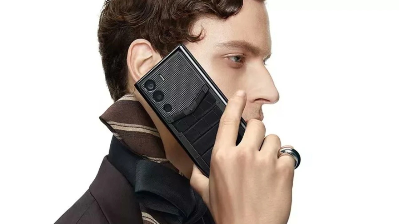 Vertu ha presentado el smartphone premium Metavertu para criptomonedas y NFT con piel de cocodrilo, oro y diamantes. Cuesta 41.000 dólares Vertu ha presentado el smartphone premium Metavertu para criptomonedas y NFT con piel de cocodrilo, oro y diamantes. Cuesta 41.000 dólares