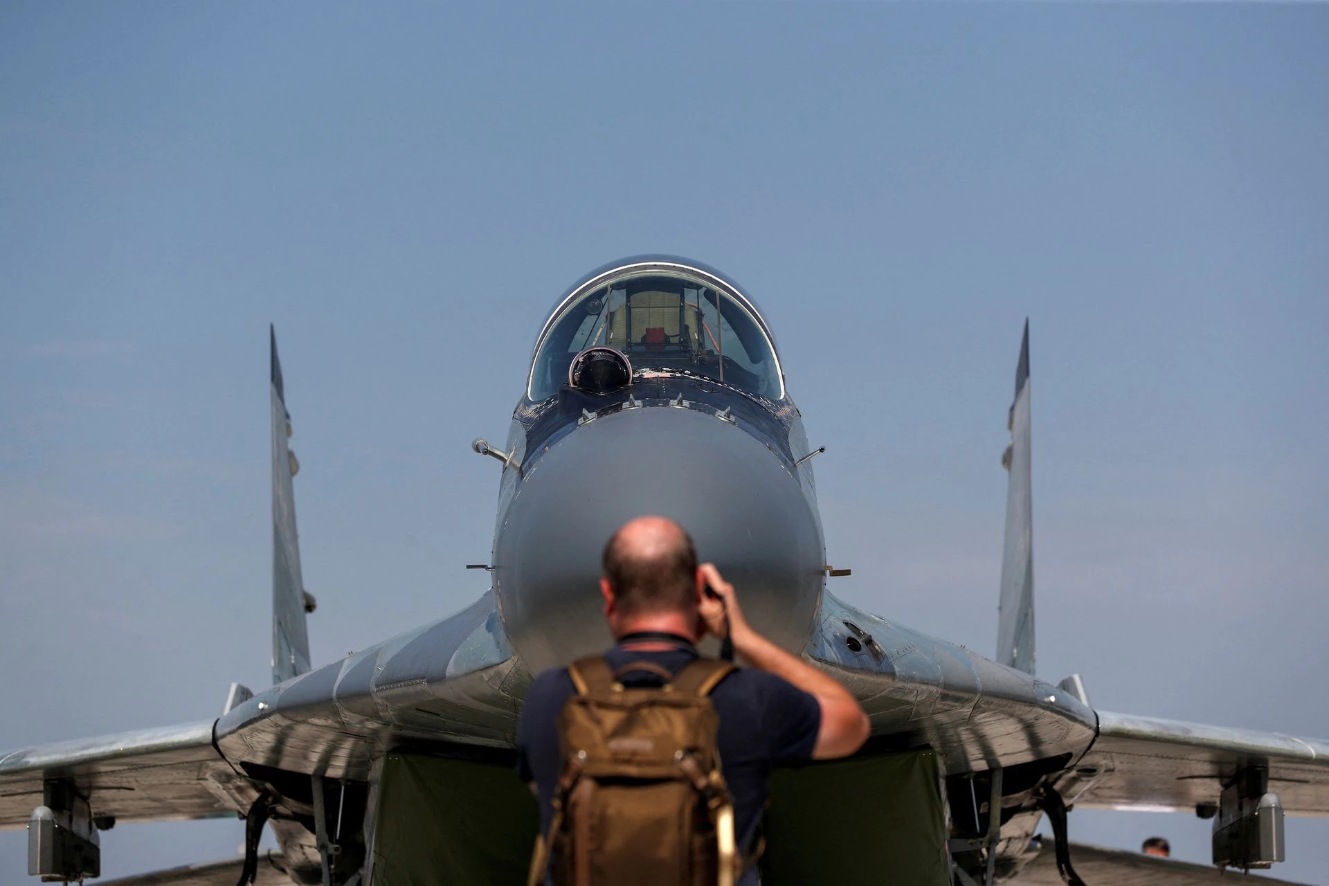 Polonia y la República Checa cerrarán los cielos de Eslovaquia y esta última deberá ceder cazas MiG-29 a Ucrania por 299 millones de dólares Polonia y la República Checa cerrarán los cielos de Eslovaquia y esta última deberá ceder cazas MiG-29 a Ucrania por 299 millones de dólares