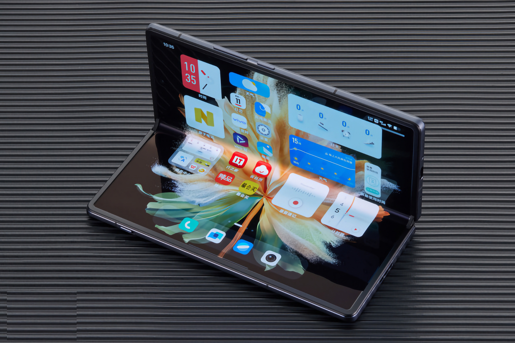 Microsoft trabaja en Surface Duo 3: será un dispositivo con pantalla flexible al estilo del Galaxy Fold 4 y el OPPO Find N2 Microsoft trabaja en Surface Duo 3: será un dispositivo con pantalla flexible al estilo del Galaxy Fold 4 y el OPPO Find N2