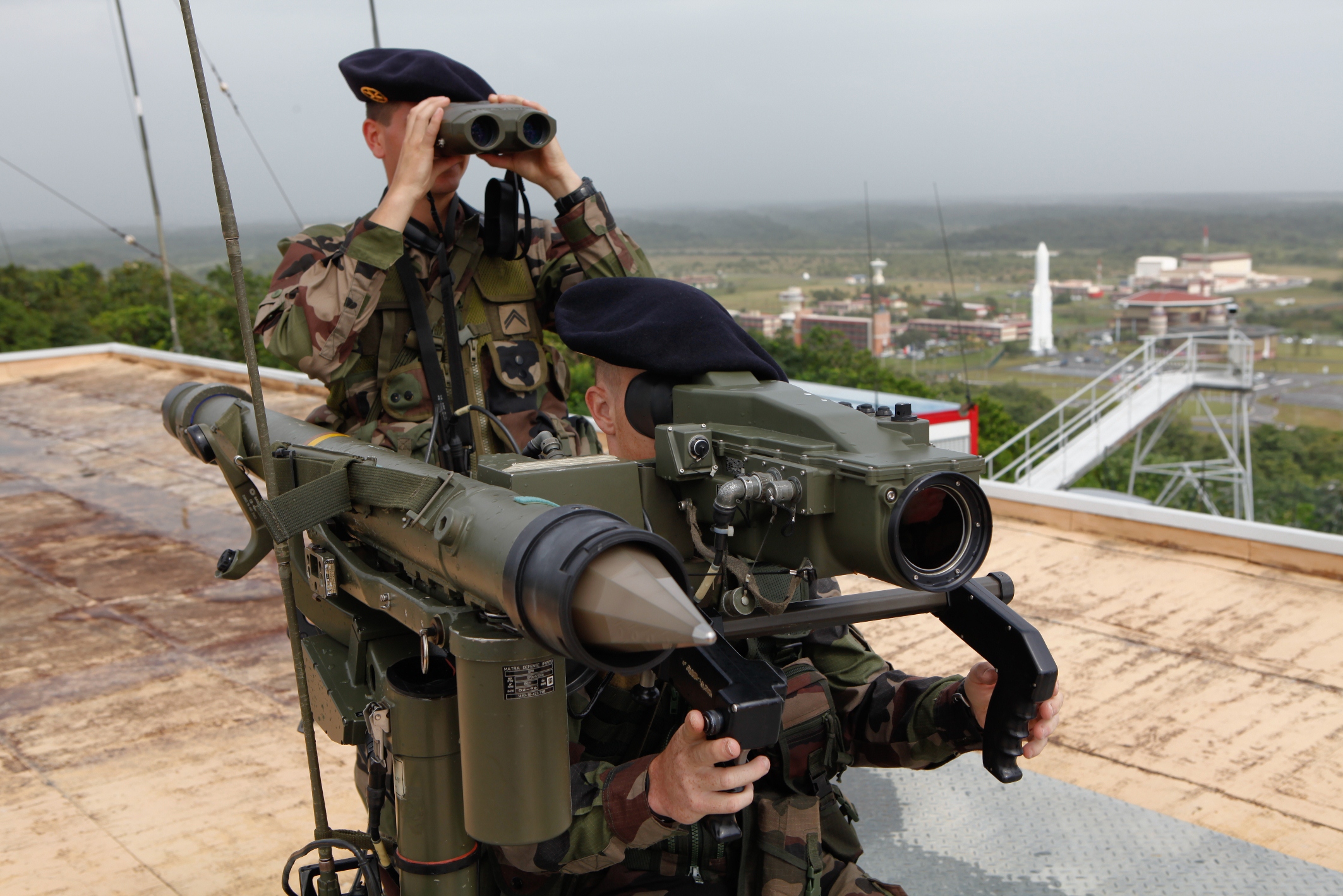 Croacia firmó un contrato con MBDA Francia para el suministro de sistemas portátiles de defensa antiaérea Mistral 3, que pueden alcanzar objetivos aéreos situados a una distancia de hasta 7,5 km. Croacia firmó un contrato con MBDA Francia para el suministro de sistemas portátiles de defensa antiaérea Mistral 3, que pueden alcanzar objetivos aéreos situados a una distancia de hasta 7,5 km.