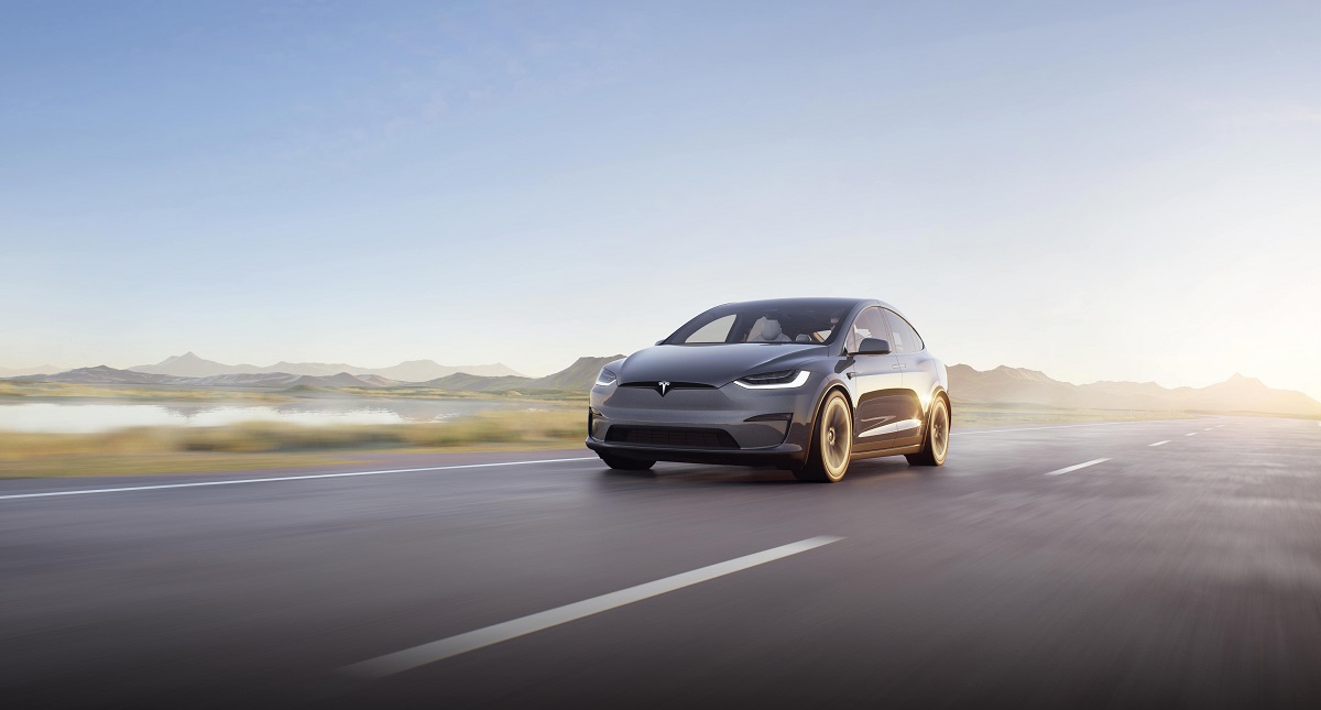 Tesla falseó los anuncios del piloto automático: en realidad, el coche chocó contra una valla Tesla falseó los anuncios del piloto automático: en realidad, el coche chocó contra una valla