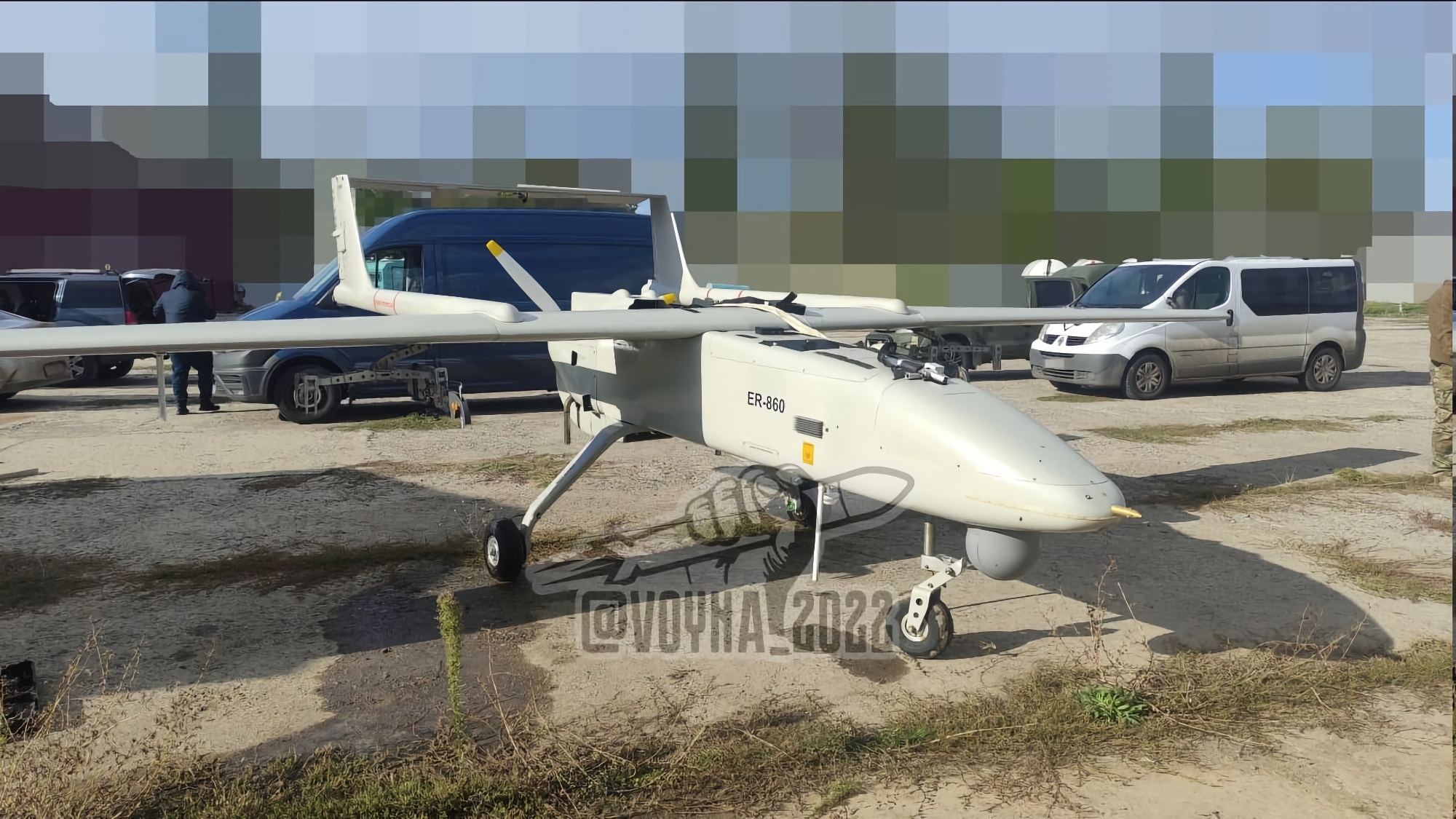El dron iraní Mohajer-6 con bombas Ghaem-5 fue demostrado por las AFU. El UAV está equipado con motores de avión Rotax y puede volar a 200 km/h El dron iraní Mohajer-6 con bombas Ghaem-5 fue demostrado por las AFU. El UAV está equipado con motores de avión Rotax y puede volar a 200 km/h