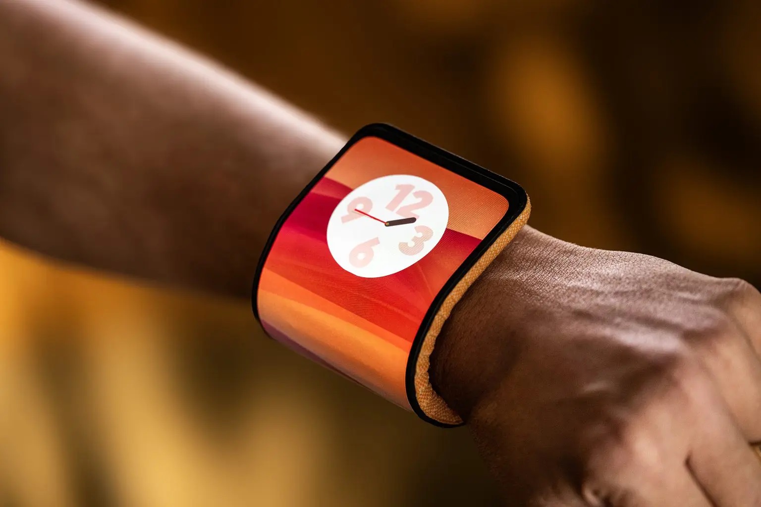 Motorola ha presentado una pulsera flexible para smartphone que se puede llevar en la muñeca en lugar de un reloj Motorola ha presentado una pulsera flexible para smartphone que se puede llevar en la muñeca en lugar de un reloj