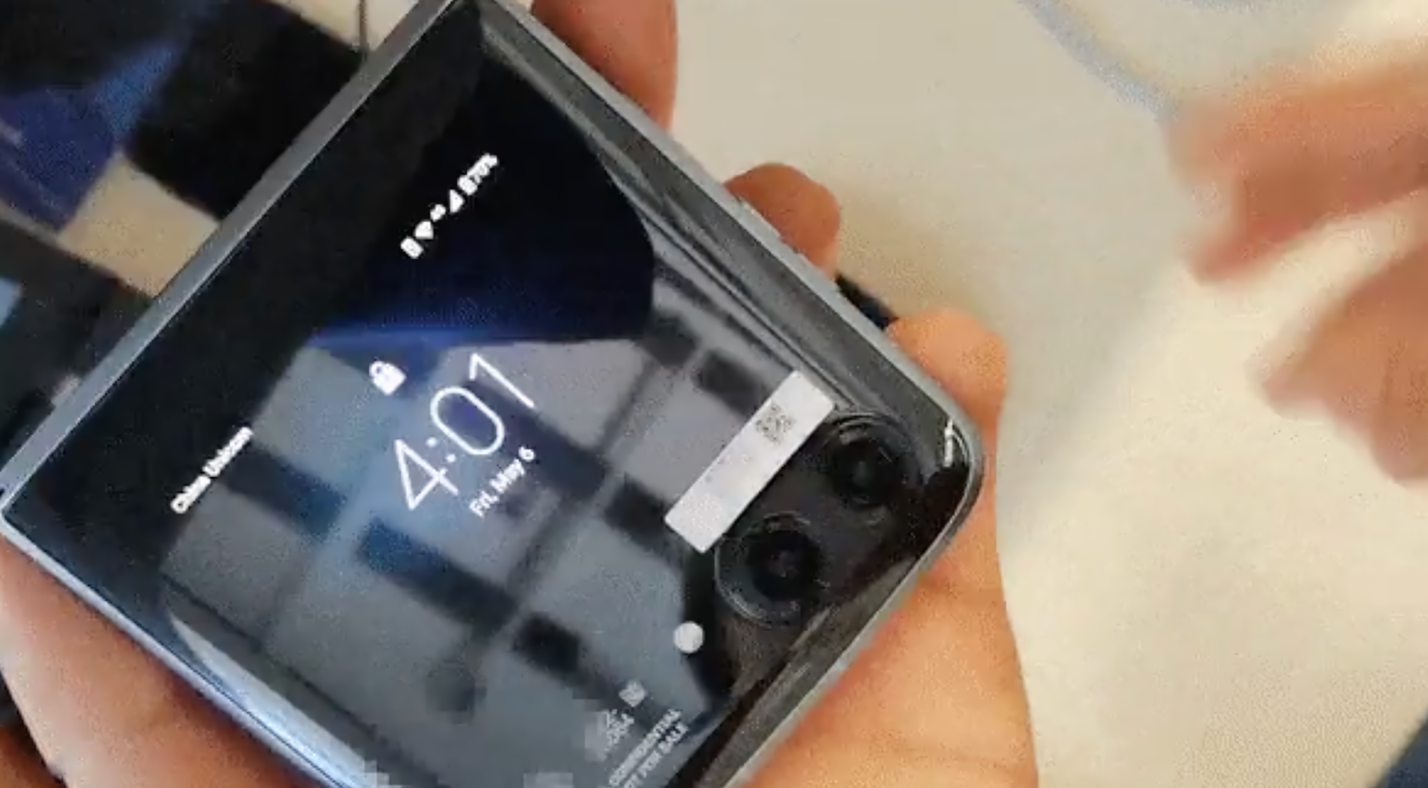 Motorola Razr 3 clamshell apareció en video: pantalla perforada, cámara dual y diseño de estilo Galaxy Z Flip 3 Motorola Razr 3 clamshell apareció en video: pantalla perforada, cámara dual y diseño de estilo Galaxy Z Flip 3